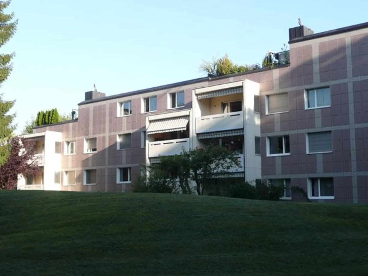 Spacious 5-Room Apartment - Photo 2 of 5