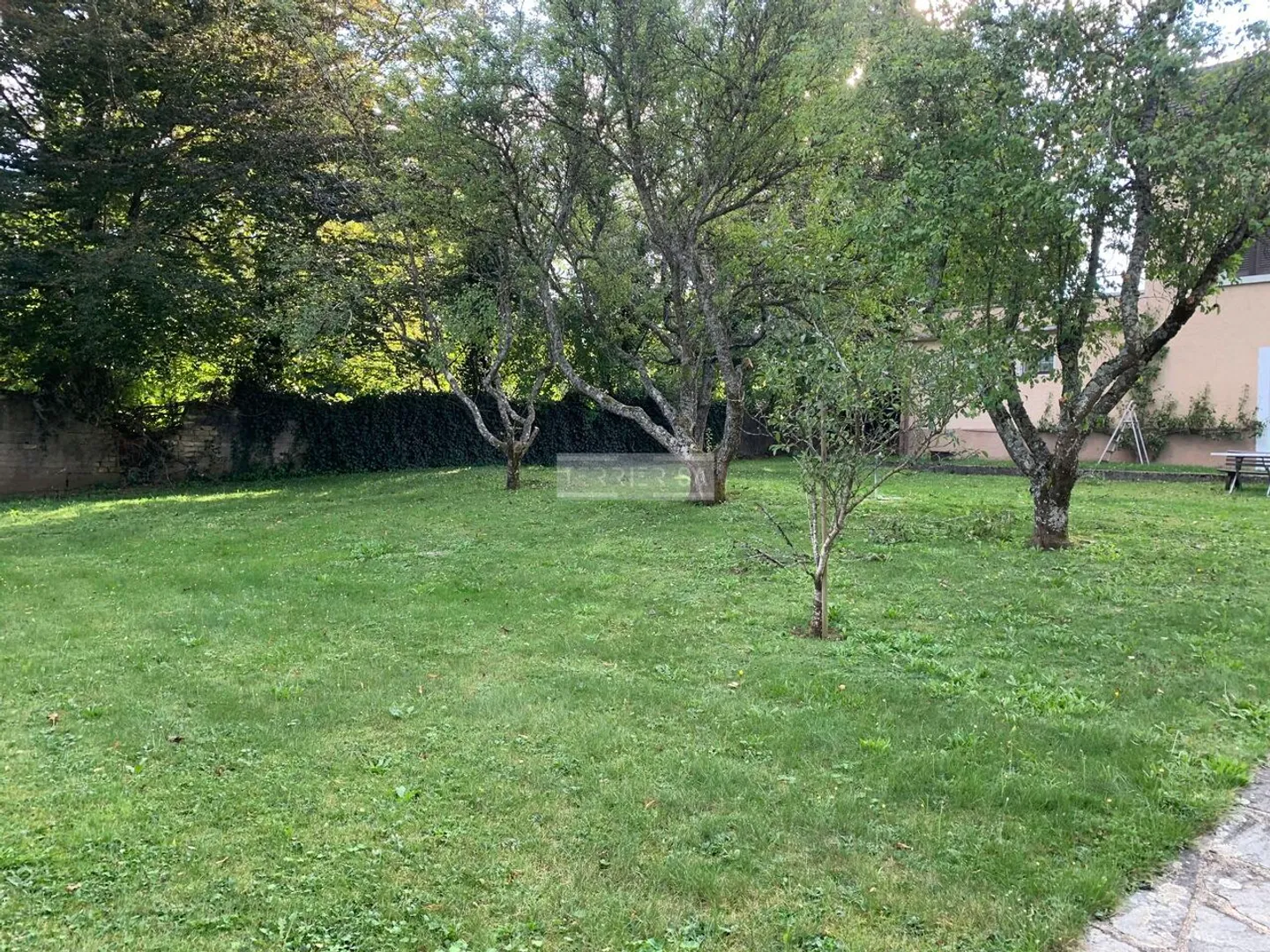 Income property with 3 apartments, office, garage/hangar and garden - Photo 4 of 13