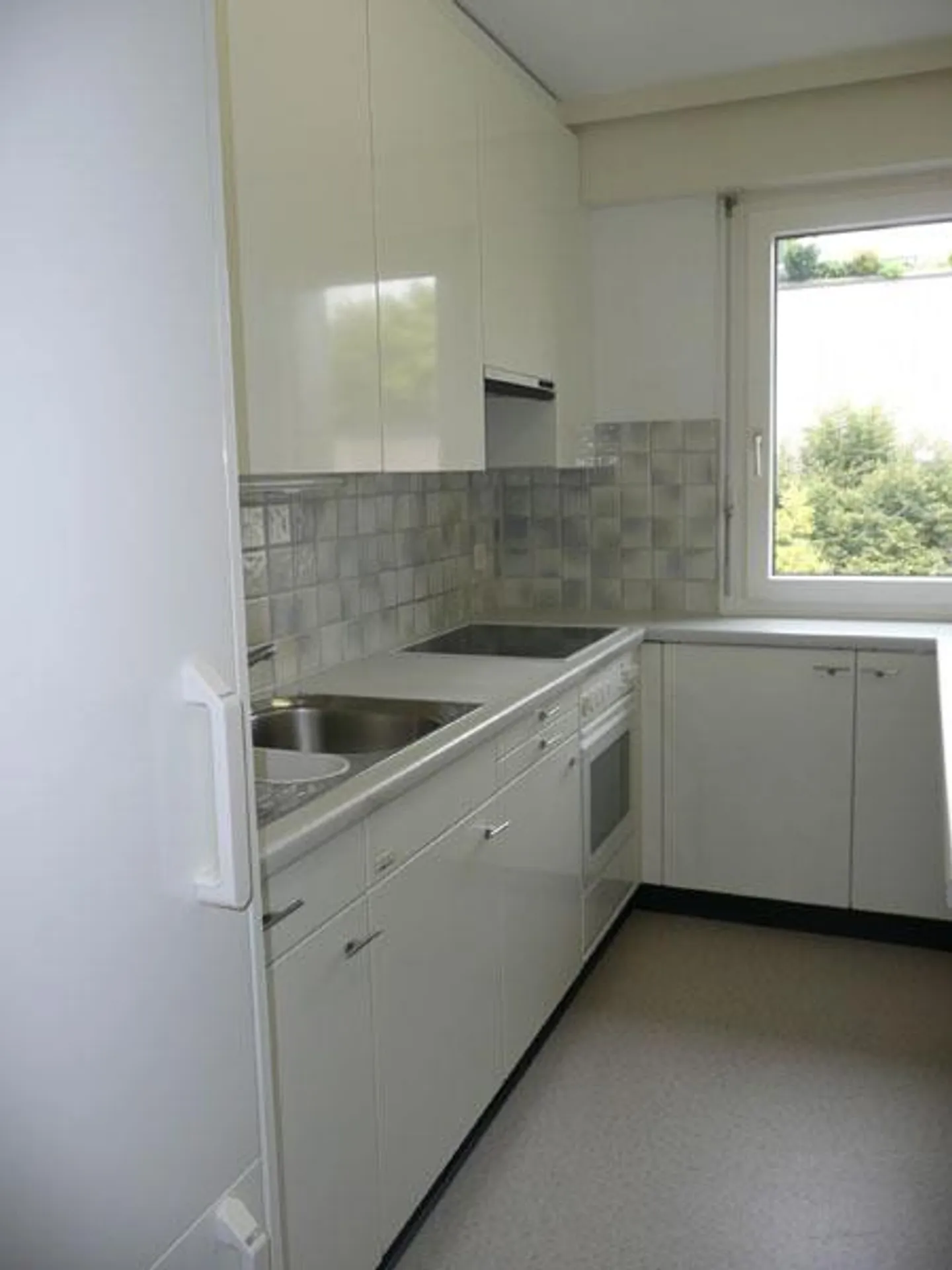 Spacious 5-Room Apartment - Photo 4 of 5