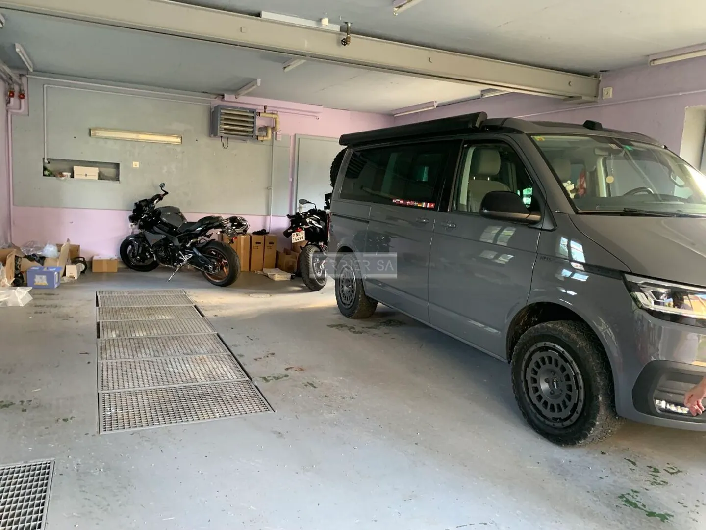 Income property with 3 apartments, office, garage/hangar and garden - Photo 7 of 13