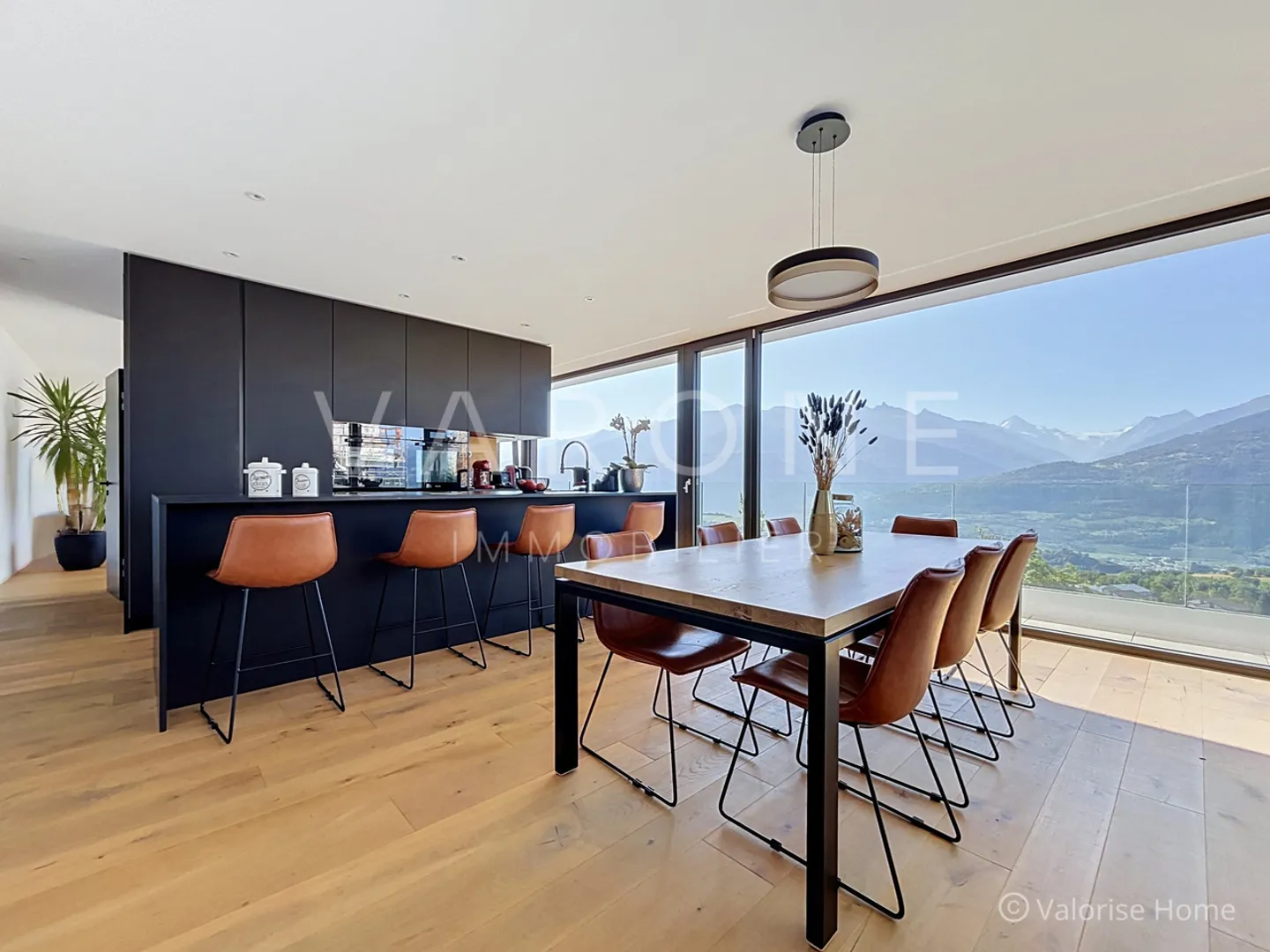 Contemporary villa with 6.5 rooms, pool and panoramic view - Photo 4 of 20