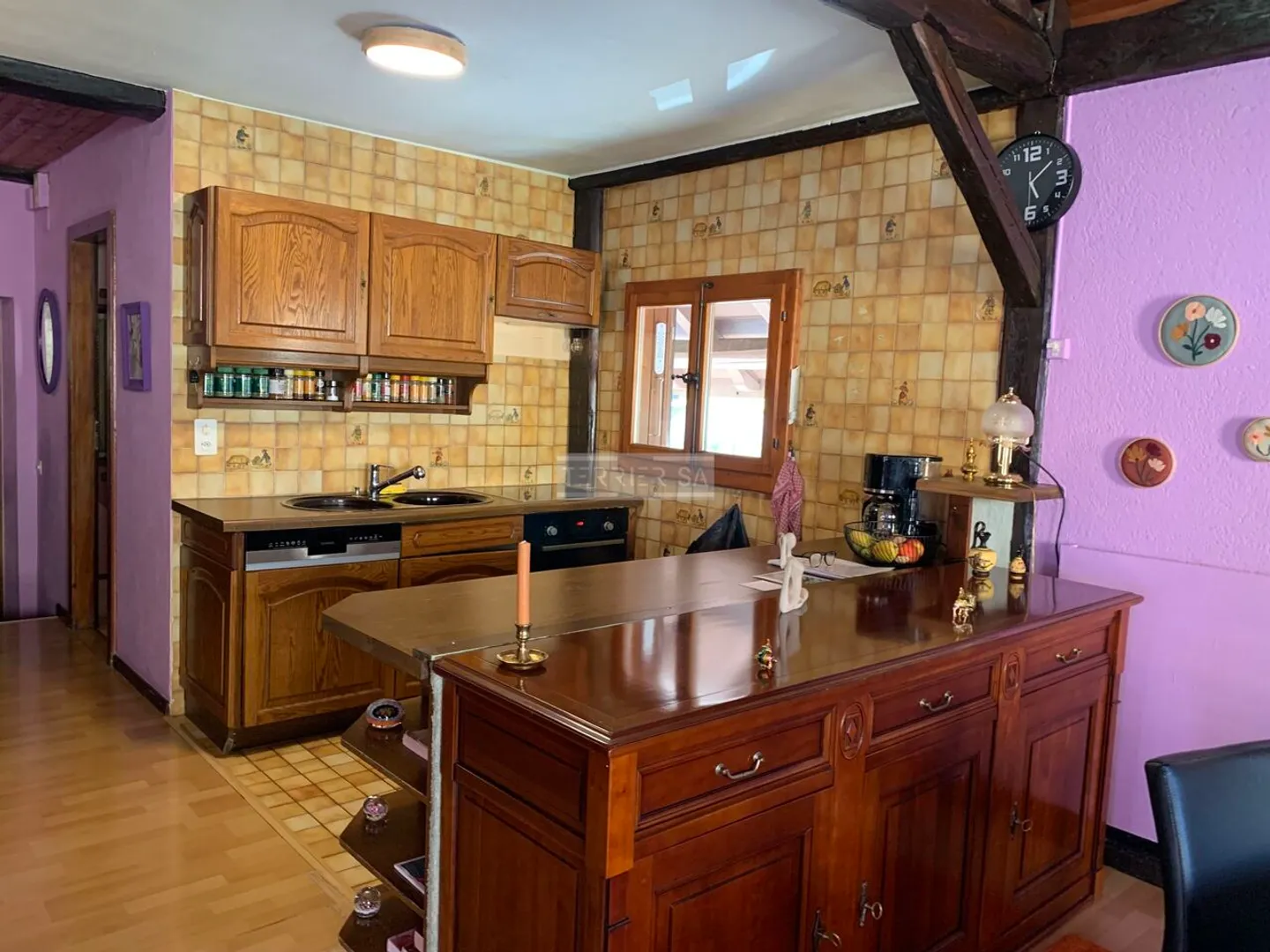 Income property with 3 apartments, office, garage/hangar and garden - Photo 8 of 13