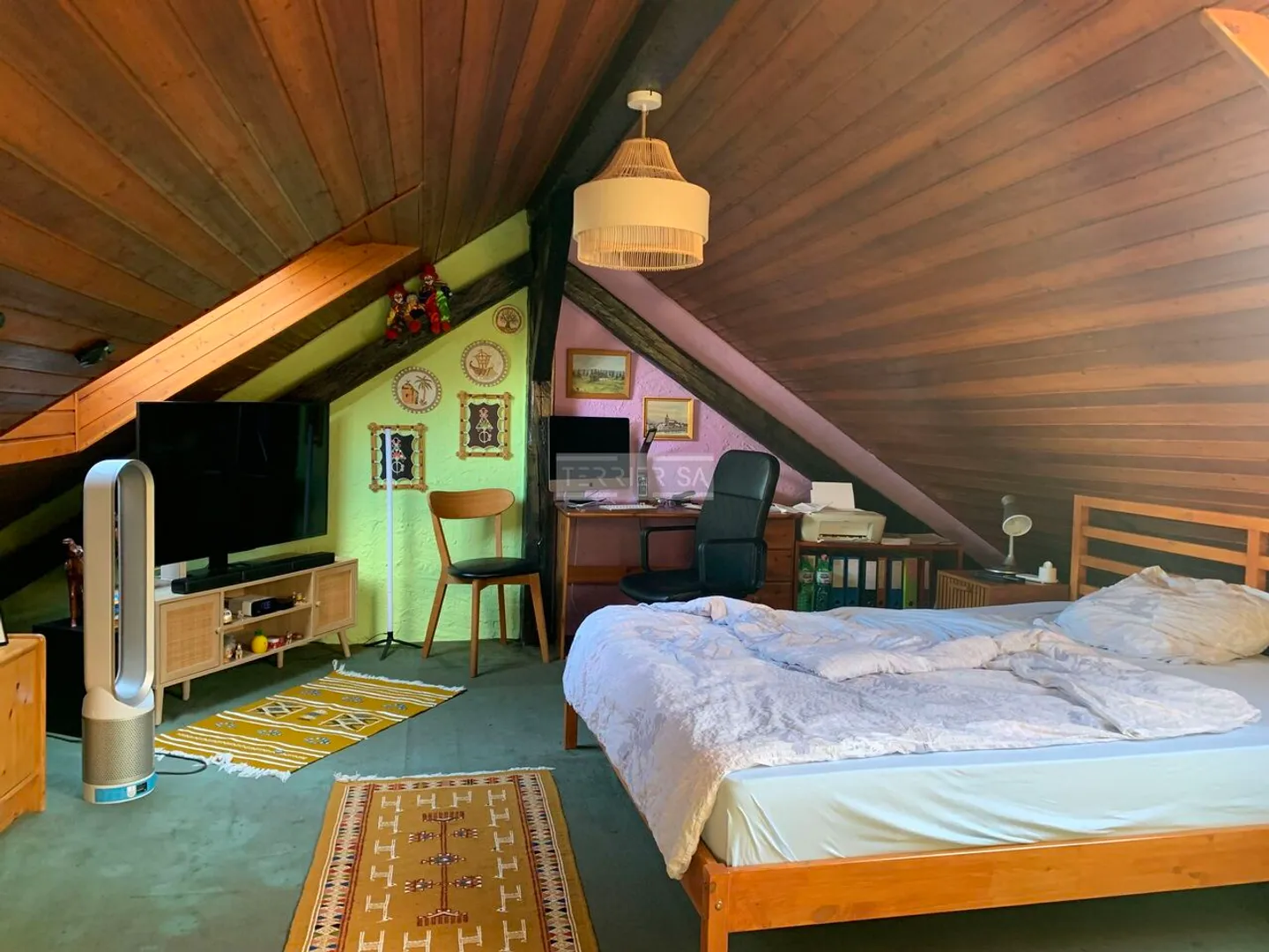 Income property with 3 apartments, office, garage/hangar and garden - Photo 11 of 13