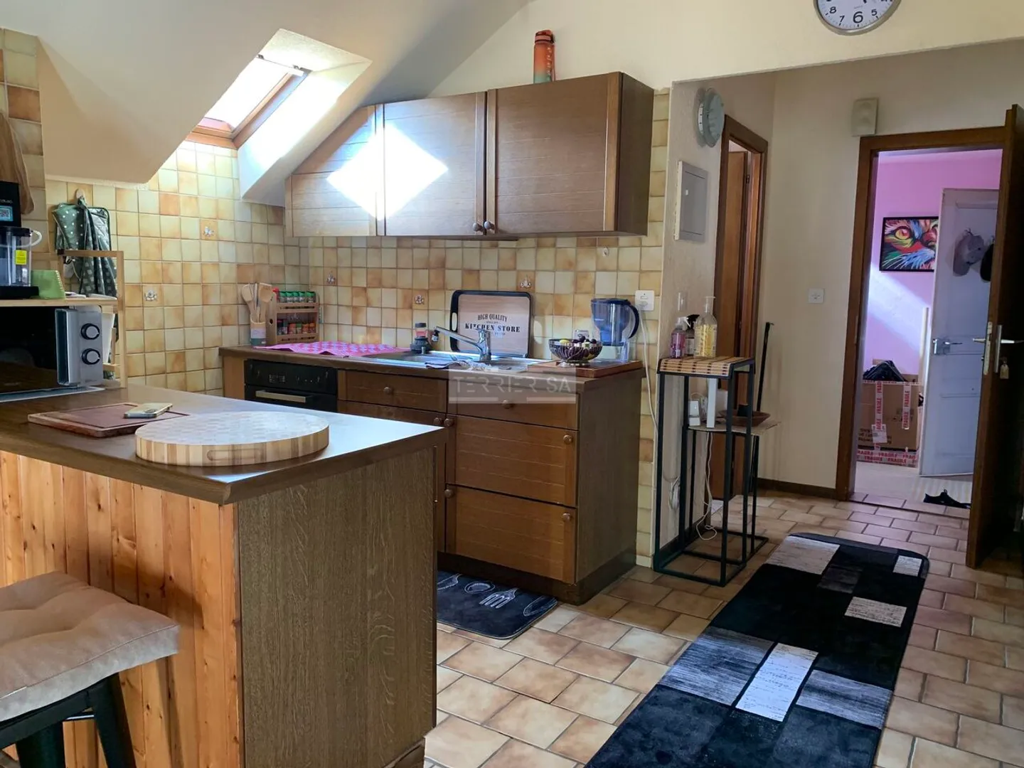 Income property with 3 apartments, office, garage/hangar and garden - Photo 12 of 13