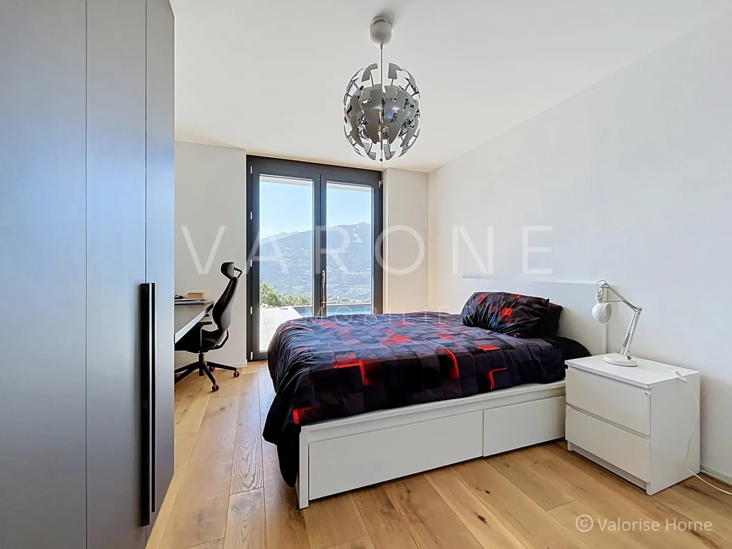 Contemporary villa with 6.5 rooms, pool and panoramic view - Photo 12 of 20