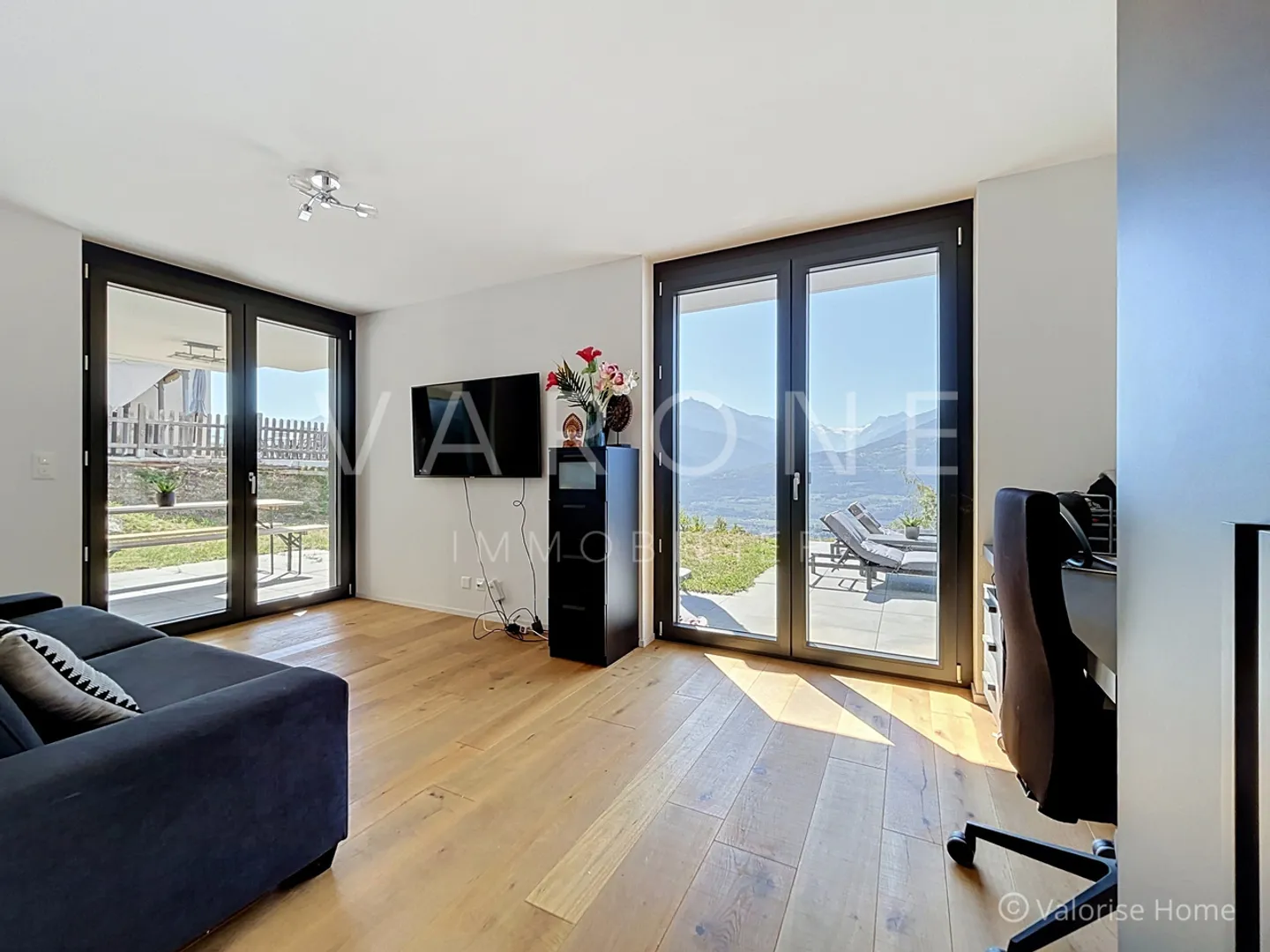Contemporary villa with 6.5 rooms, pool and panoramic view - Photo 13 of 20