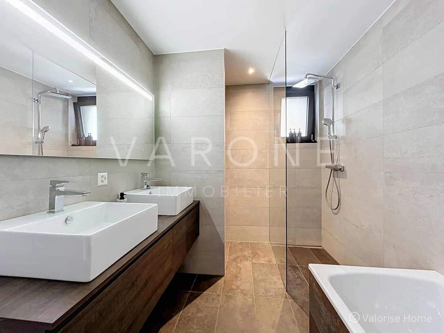 Contemporary villa with 6.5 rooms, pool and panoramic view - Photo 14 of 20