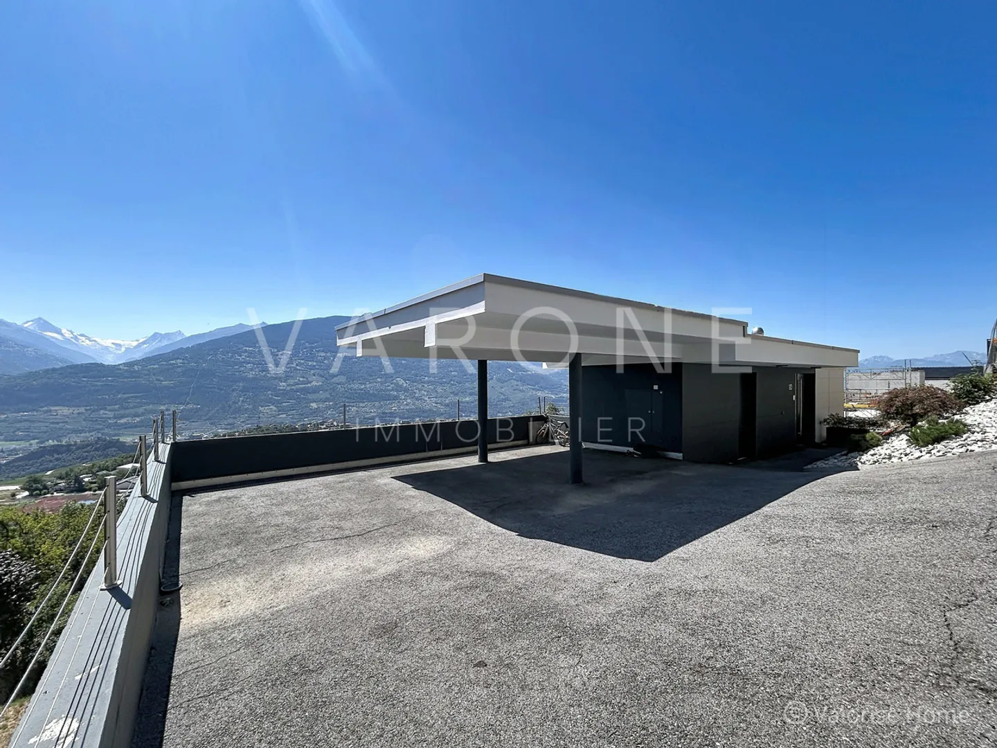 Contemporary villa with 6.5 rooms, pool and panoramic view - Photo 17 of 20