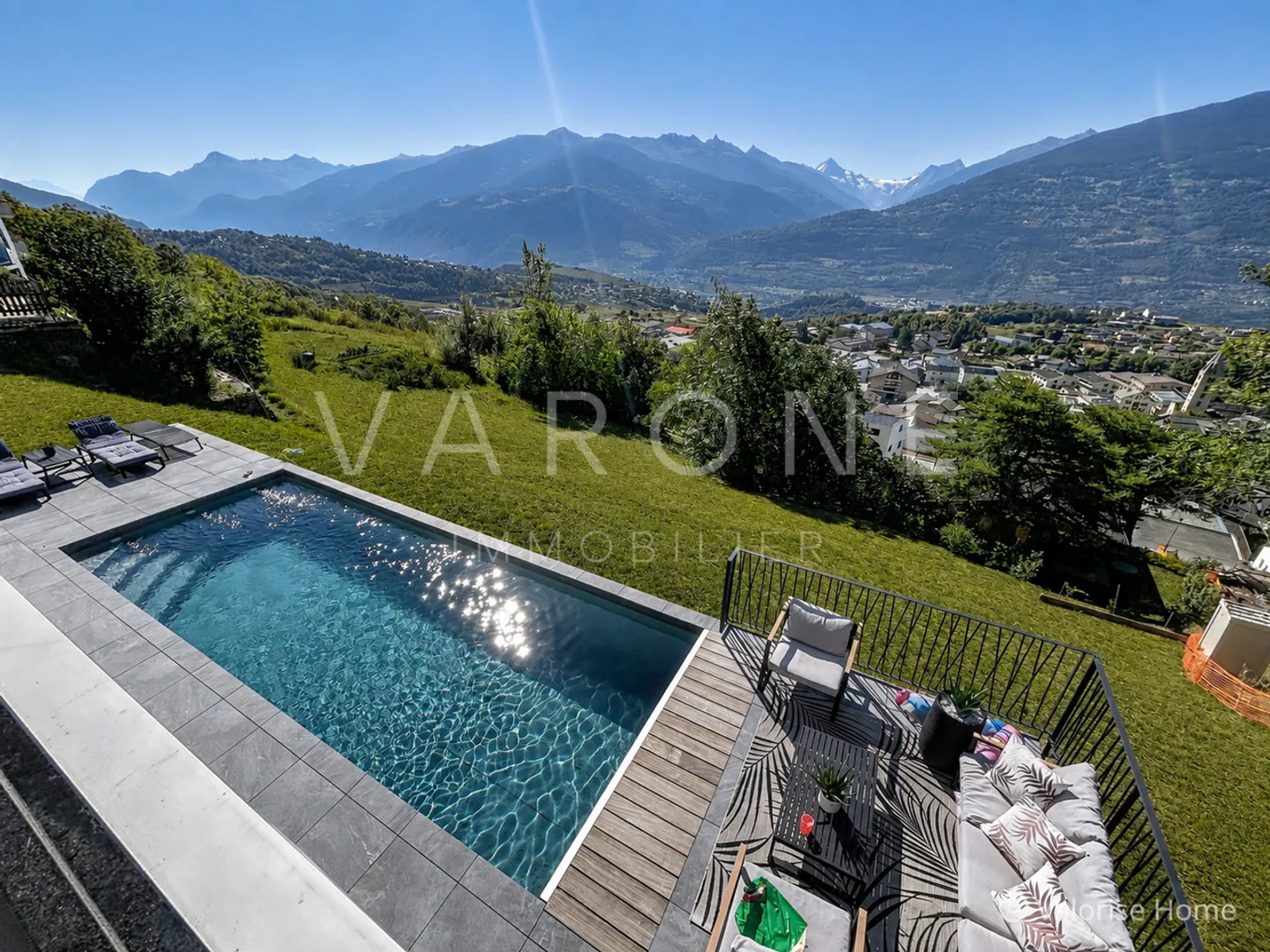 Contemporary villa with 6.5 rooms, pool and panoramic view - Photo 19 of 20