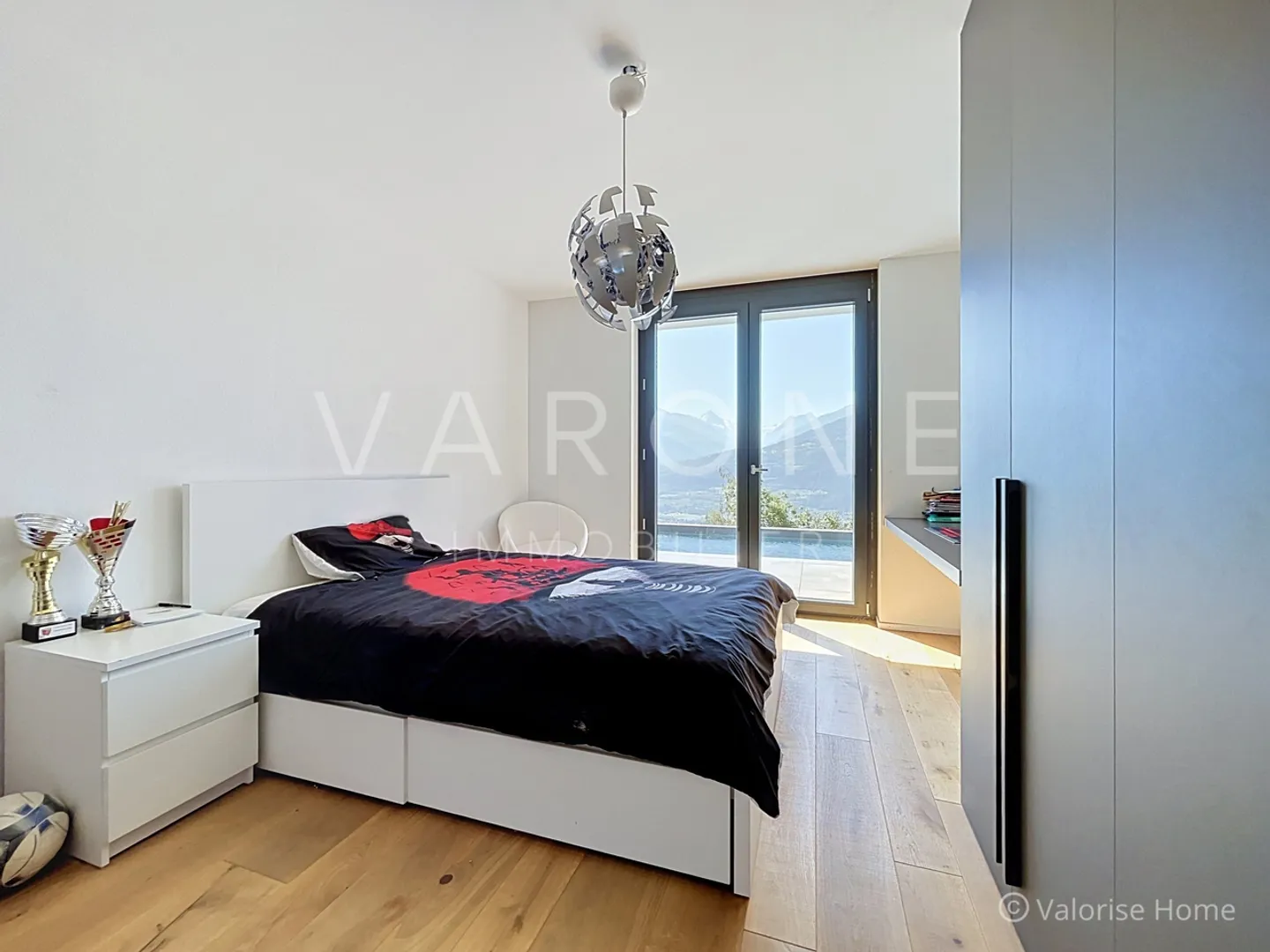 Contemporary villa with 6.5 rooms, pool and panoramic view - Photo 11 of 20