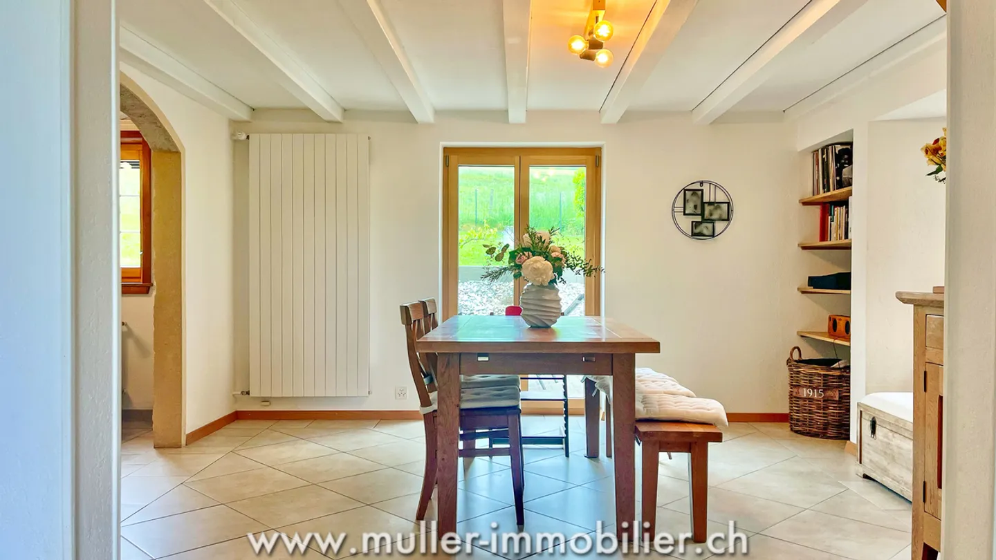 Casa di villaggio autentica con 5,5 stanze in un'oasi verde di 1'884 m2 - Foto 5 di 13