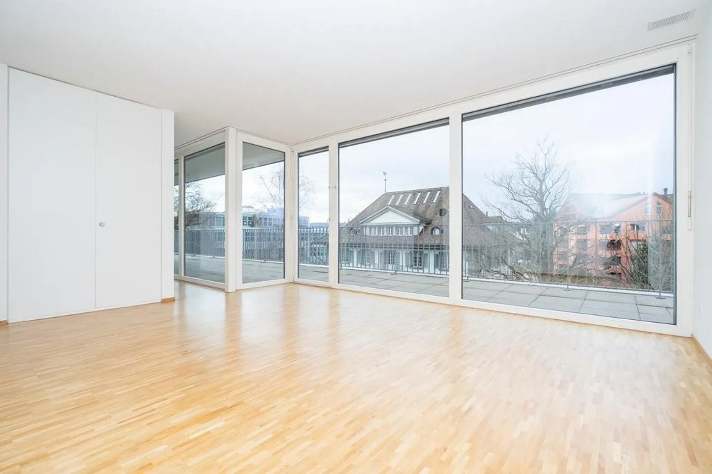 4.5-Zimmer-Attikawohnung mit vielen Vorzügen! - Foto 3 von 12