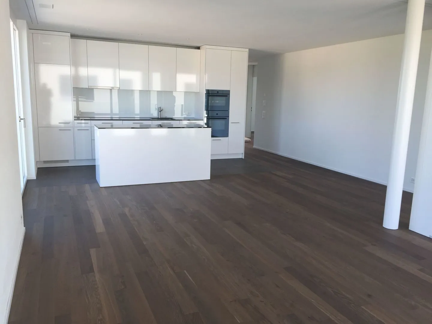 Generous 4.5-room apartment in the green - Photo 2 of 11