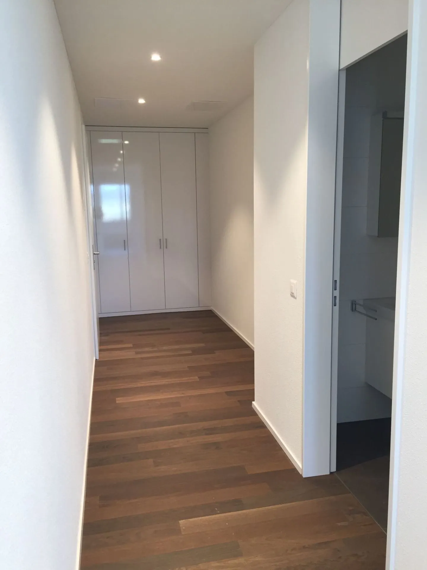 Generous 4.5-room apartment in the green - Photo 8 of 11