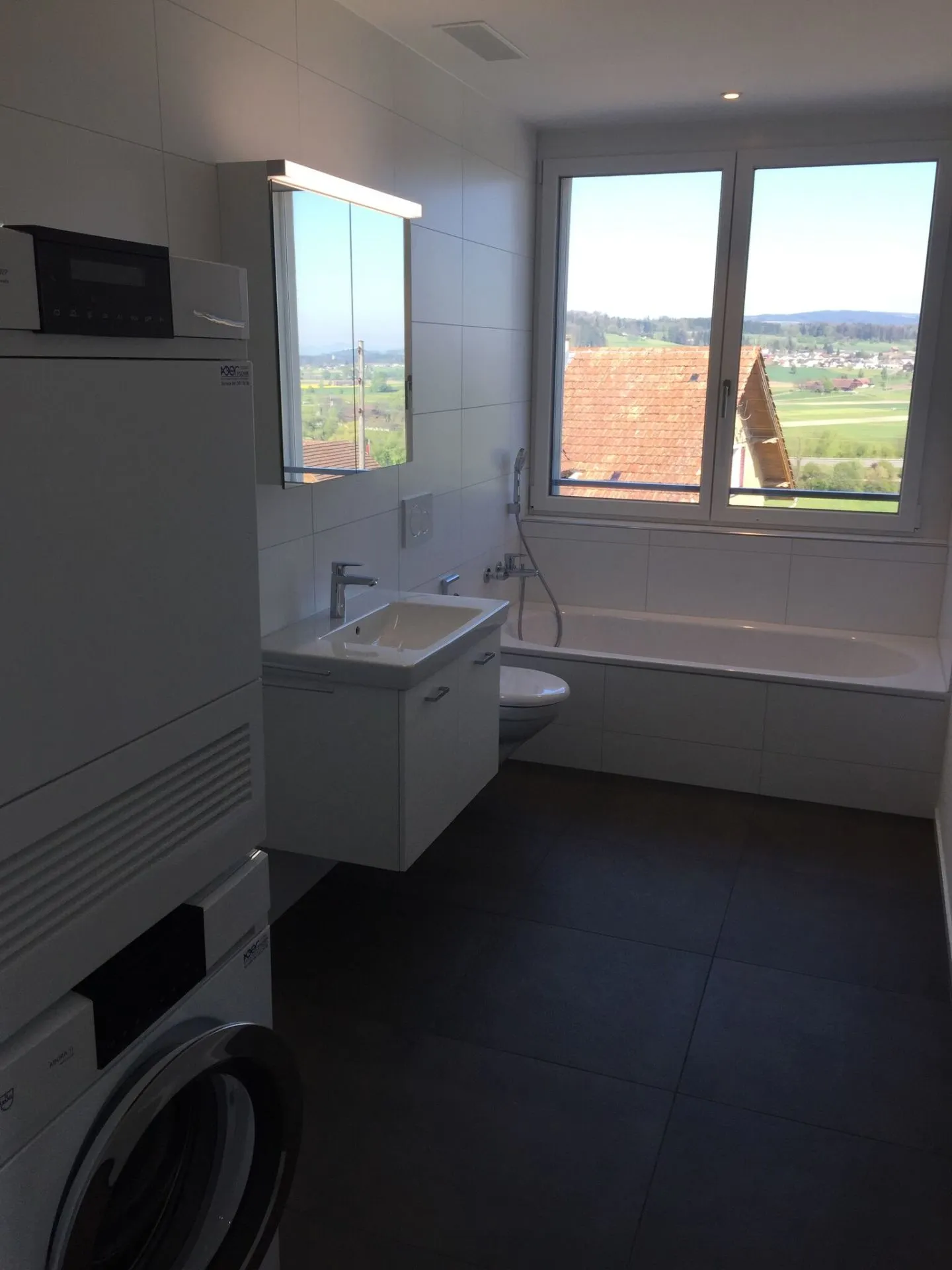 Generous 4.5-room apartment in the green - Photo 9 of 11