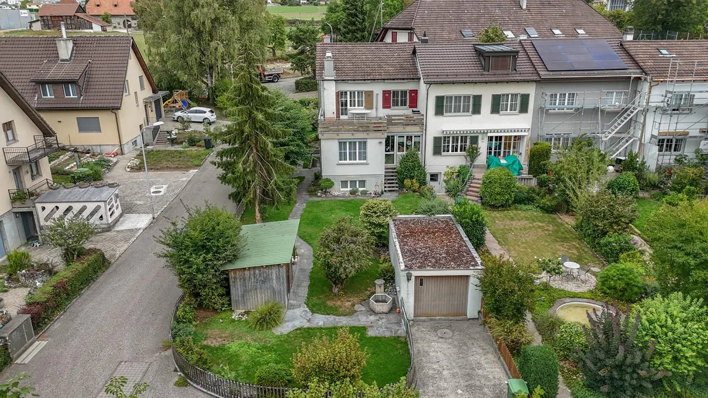 Vivere vicino alla città con molto spazio - Casa a schiera angolare con 460 m² di terreno... - Foto 1 di 13