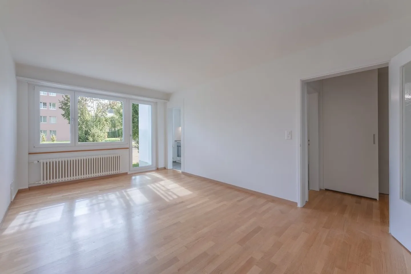 Charming 3-Room Apartment - Photo 2 of 5