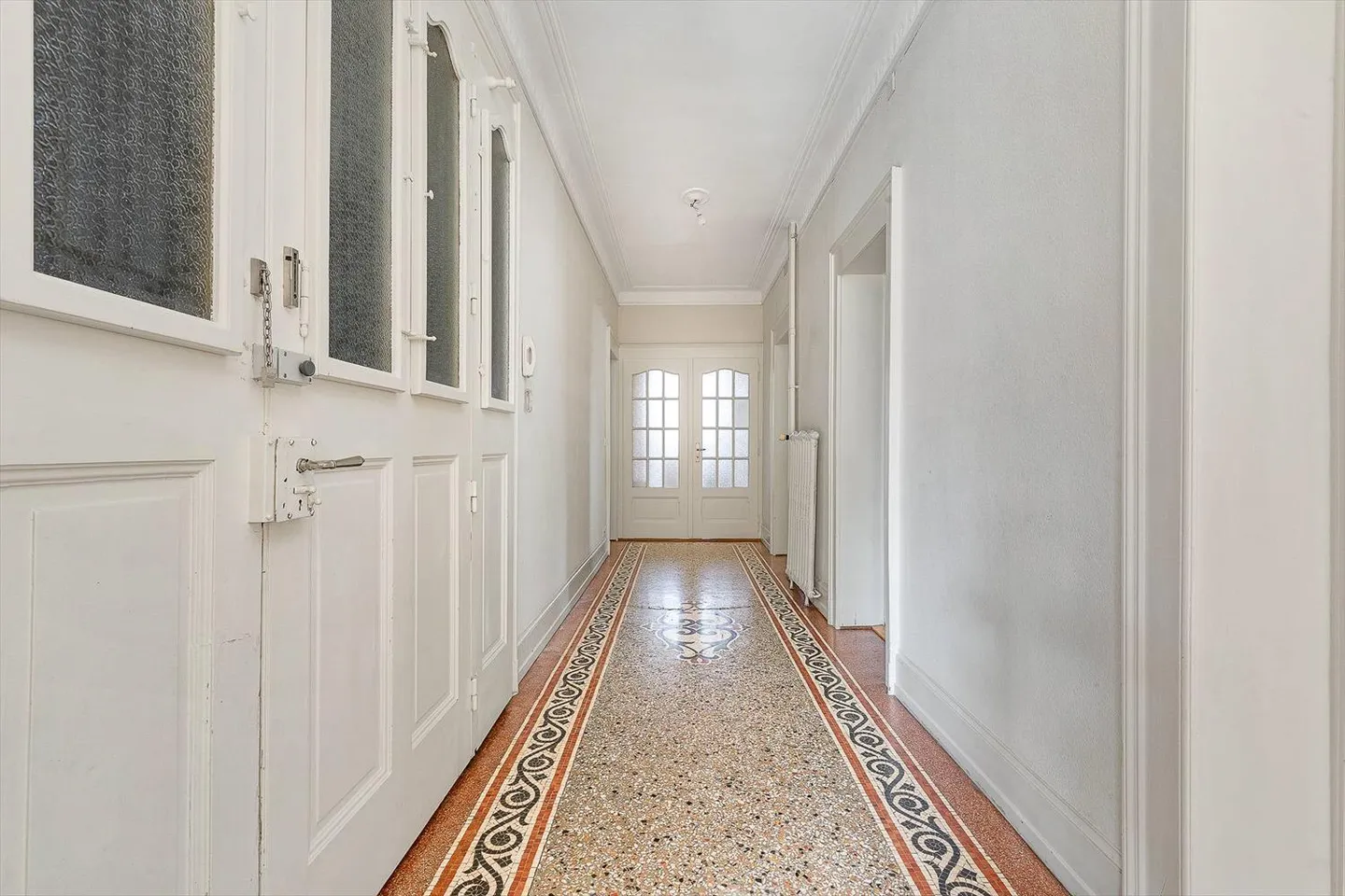 In the Heart of the City Beautiful 5.5 Room Apartment in Hausmann Style with Garden - Photo 5 of 9