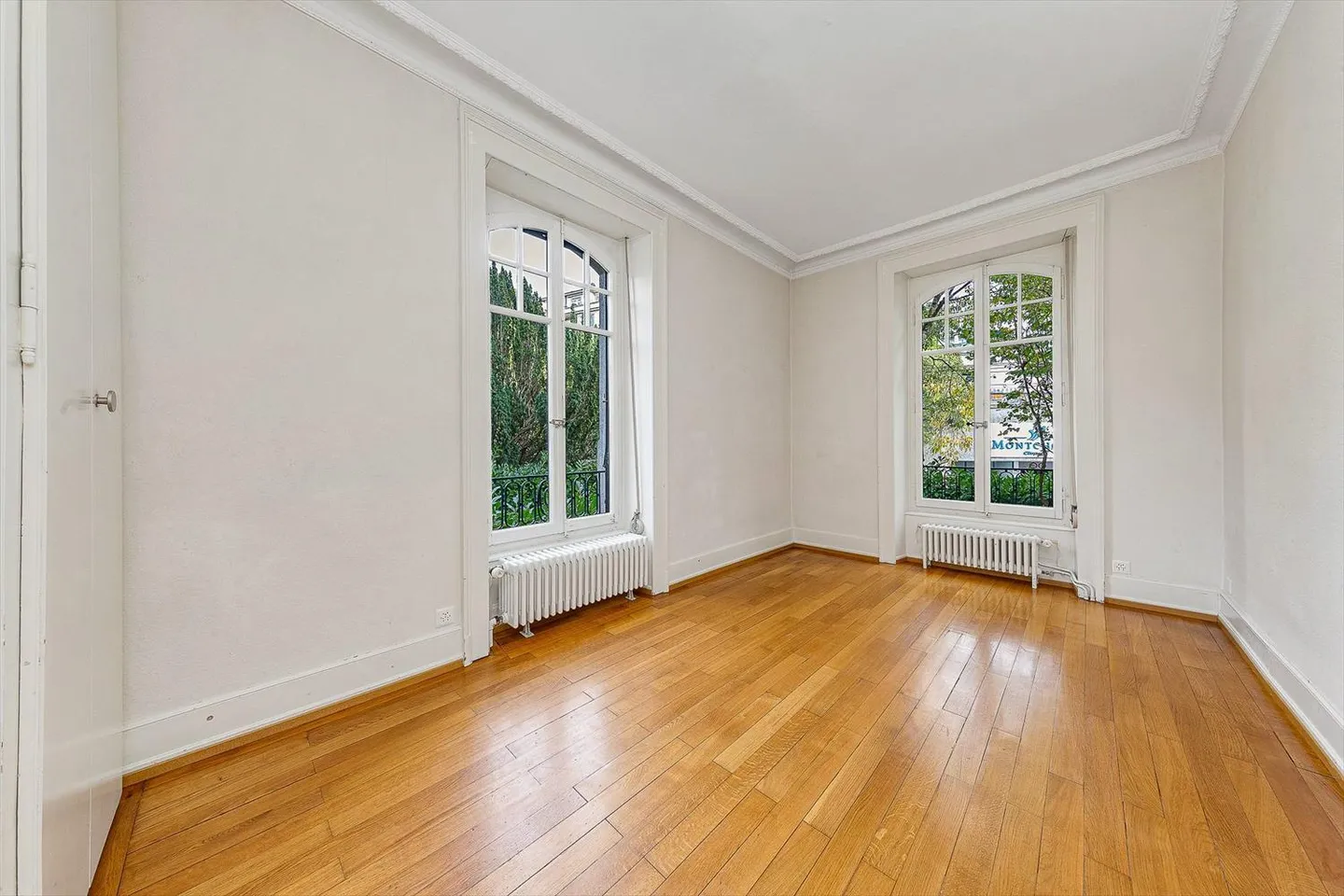 In the Heart of the City Beautiful 5.5 Room Apartment in Hausmann Style with Garden - Photo 6 of 9