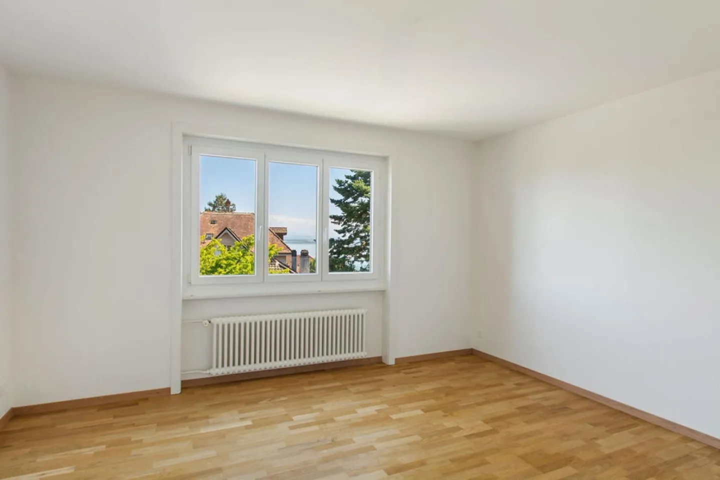 Corcelles, beautiful 3.5-room apartment with balcony and parking space - Photo 9 of 13