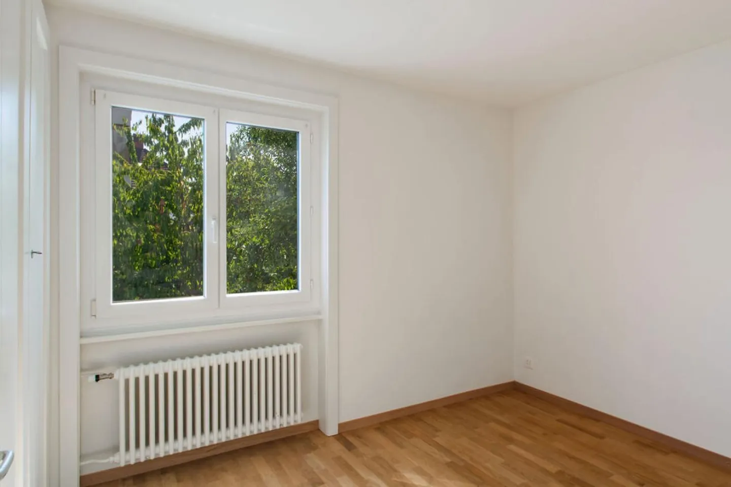 Corcelles, beautiful 3.5-room apartment with balcony and parking space - Photo 10 of 13