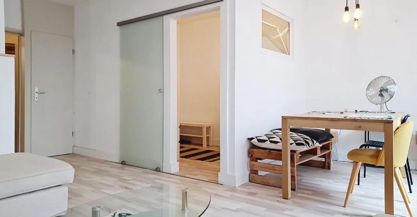 RARE! APARTMENT FOR SALE IN THE HEART OF GENEVA - Photo 2 of 5