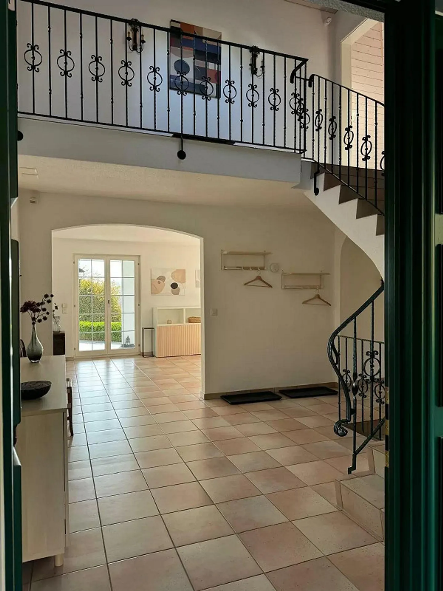 5.5 Room House with Garden and Pool - Photo 7 of 19