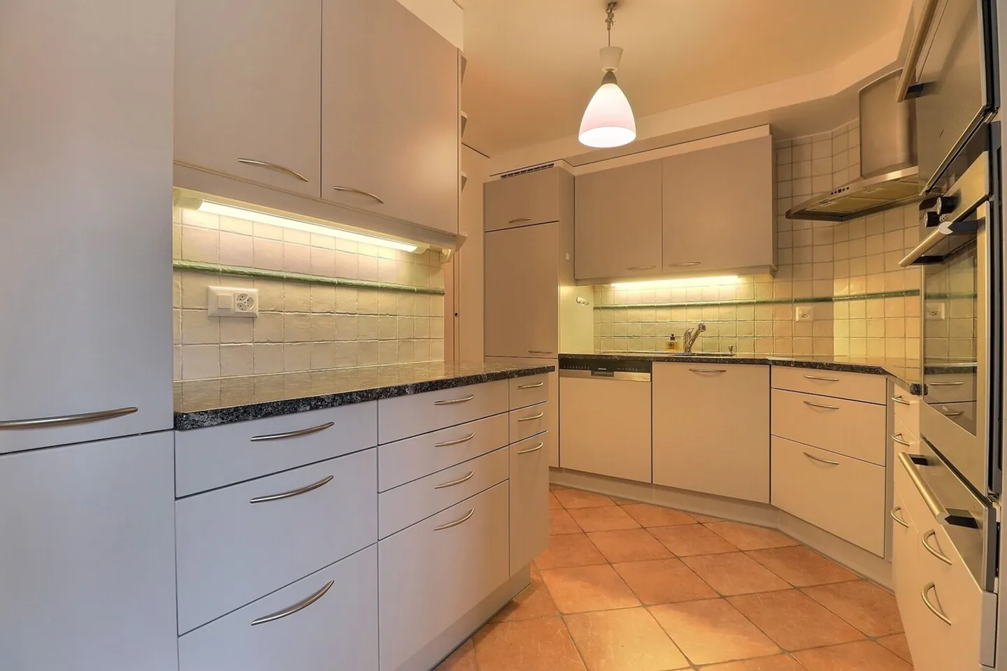 Grande appartamento affascinante con giardino di 5 stanze - Foto 10 di 22