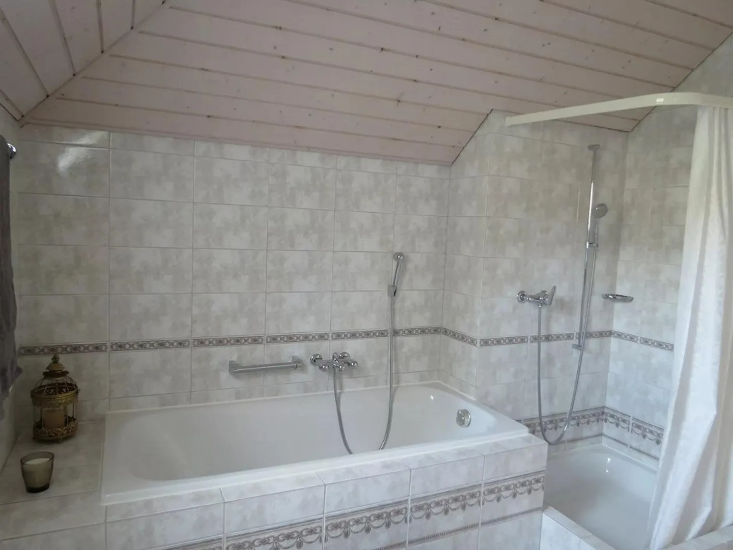 5.5 Room House with Garden and Pool - Photo 18 of 19