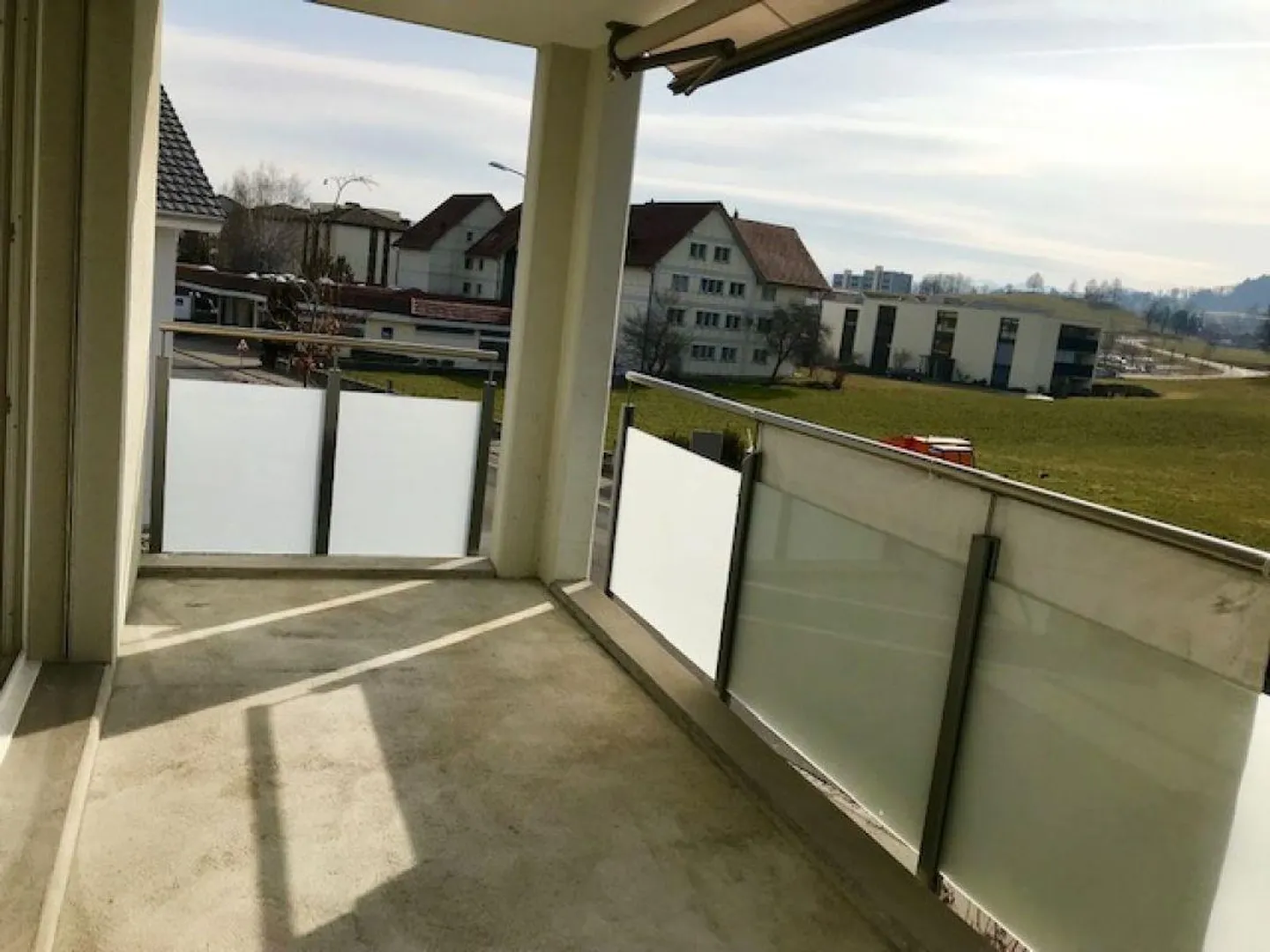 Moderne Wohnung mit sonnigem Balkon - Foto 5 von 15