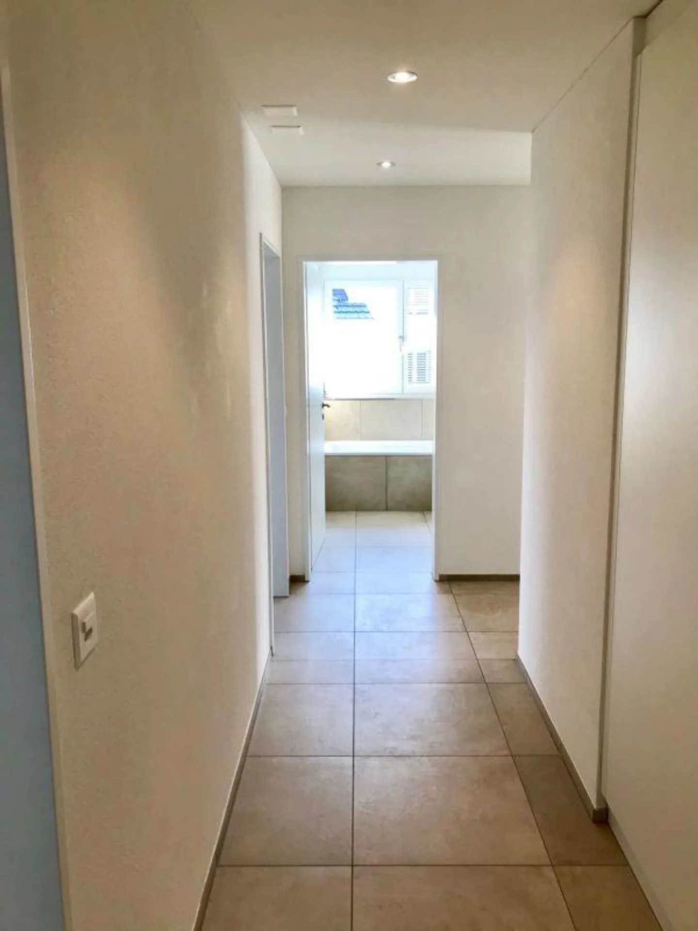 Moderne Wohnung mit sonnigem Balkon - Foto 9 von 15