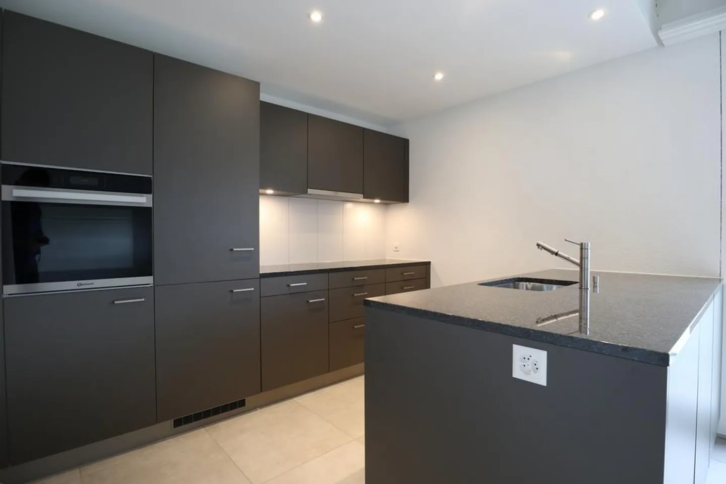 Appartement en Maisonette Moderne avec Balcon et Vue sur la Montagne - Photo 2 sur 10