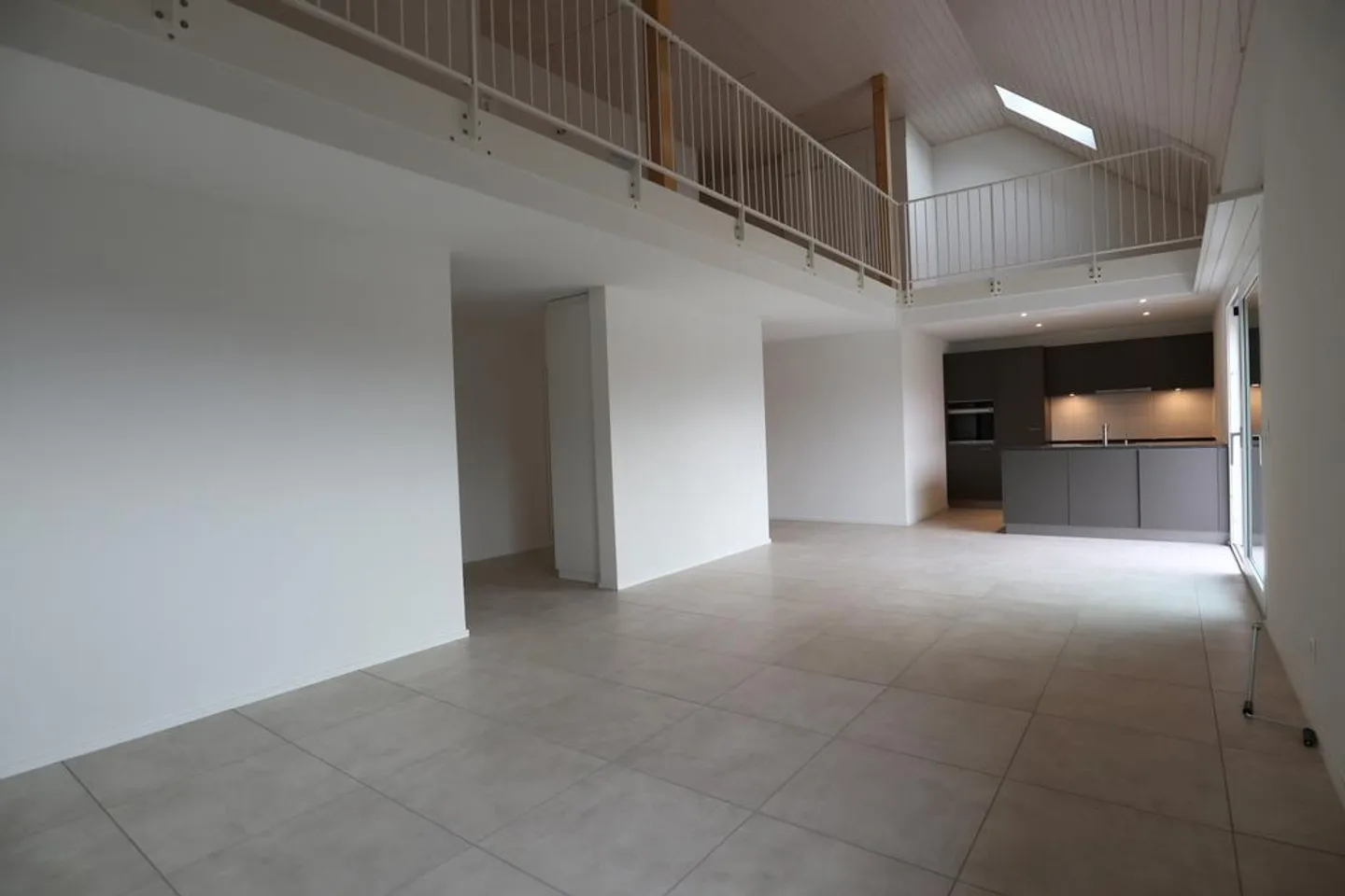 Appartement en Maisonette Moderne avec Balcon et Vue sur la Montagne - Photo 3 sur 10