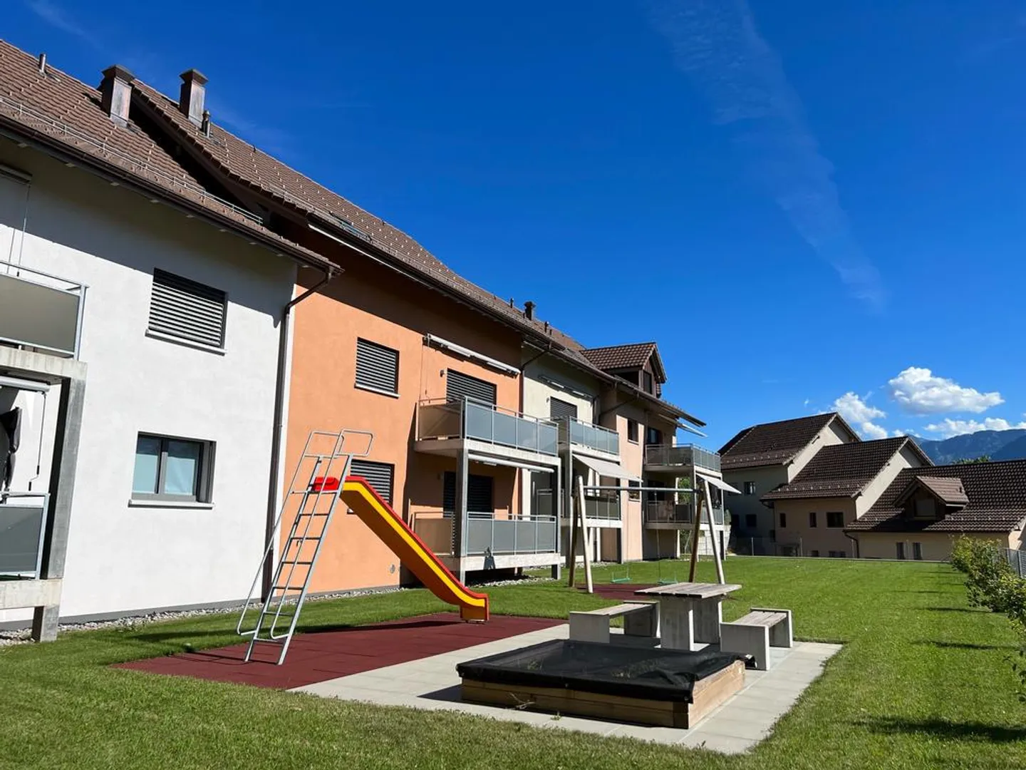 Appartement en Maisonette Moderne avec Balcon et Vue sur la Montagne - Photo 1 sur 10