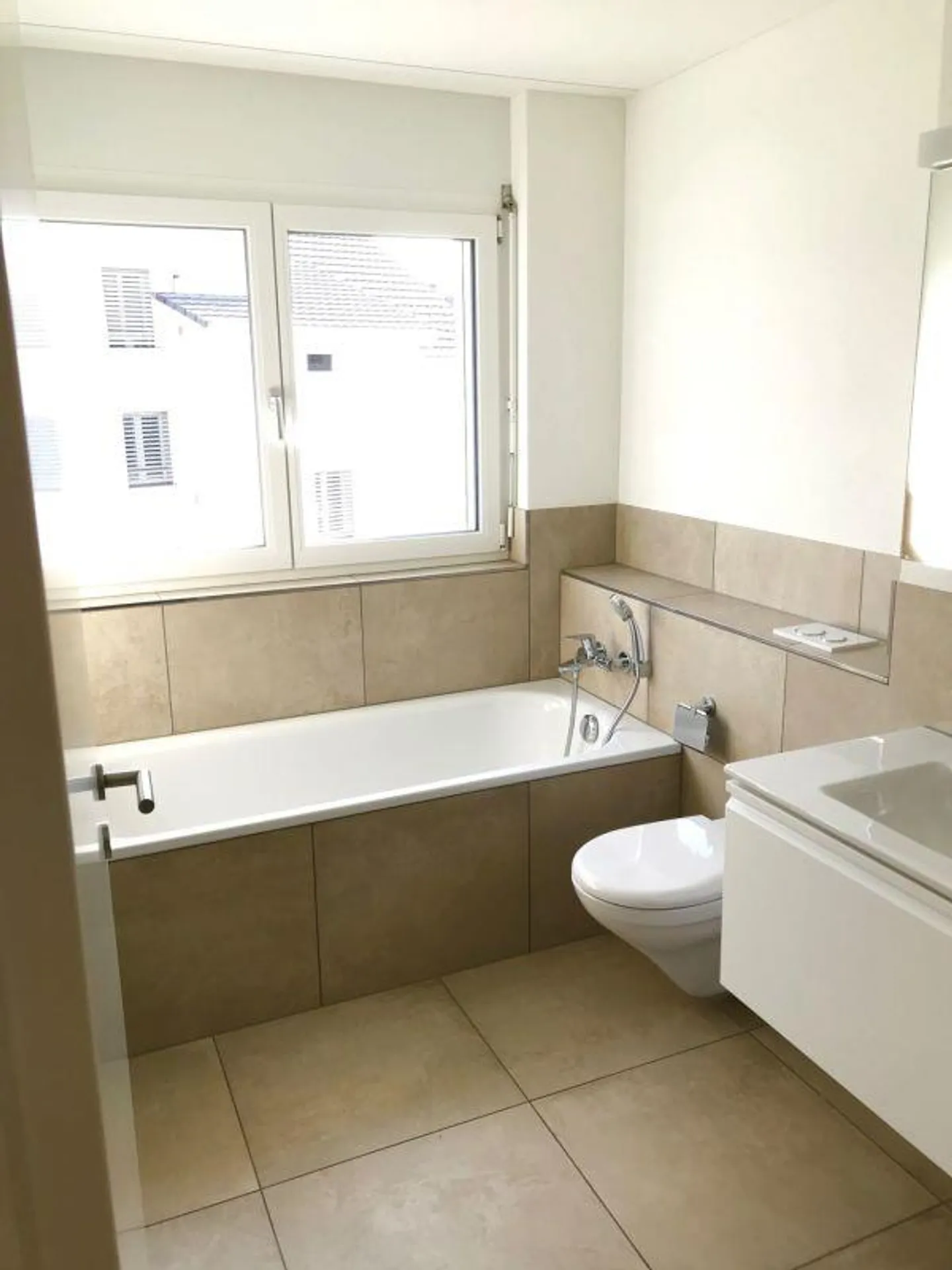 Moderne Wohnung mit sonnigem Balkon - Foto 7 von 15