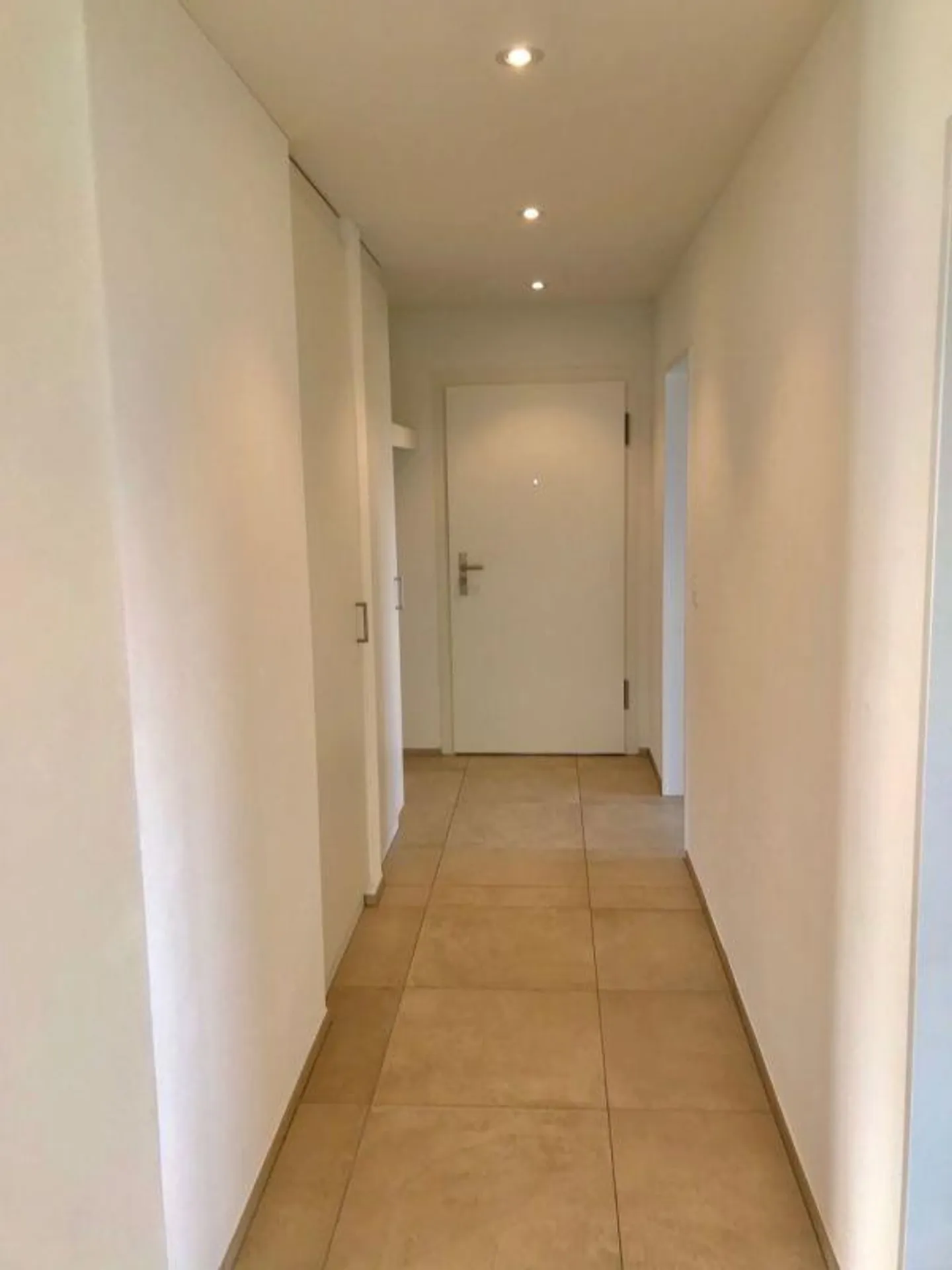 Moderne Wohnung mit sonnigem Balkon - Foto 12 von 15