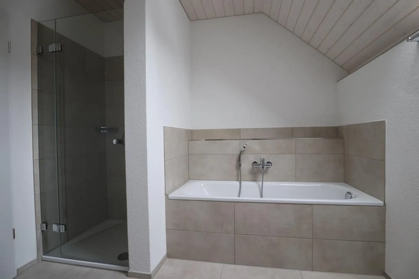 Appartement en Maisonette Moderne avec Balcon et Vue sur la Montagne - Photo 5 sur 10