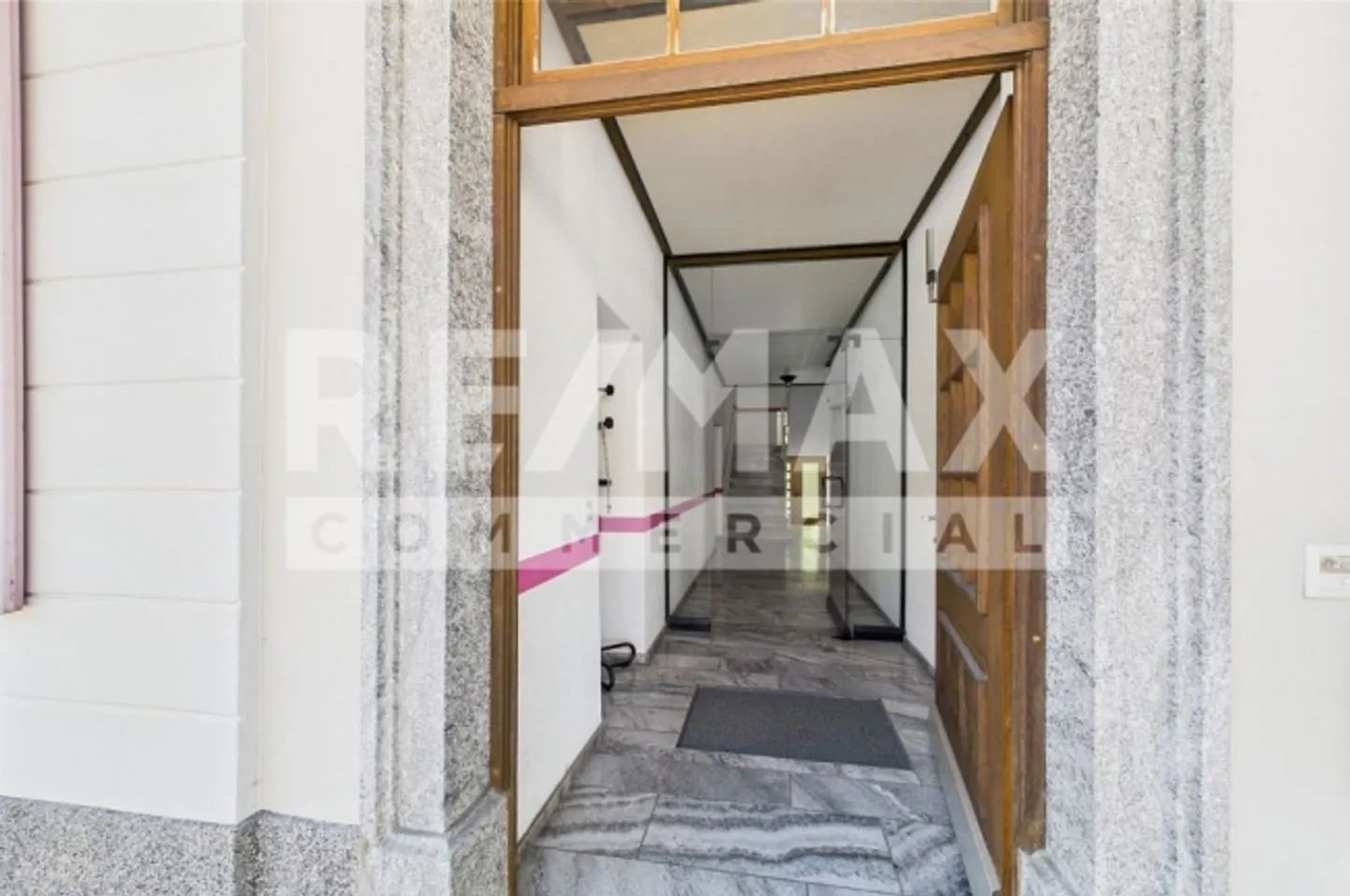 10 Room apartment - Photo 4 of 13