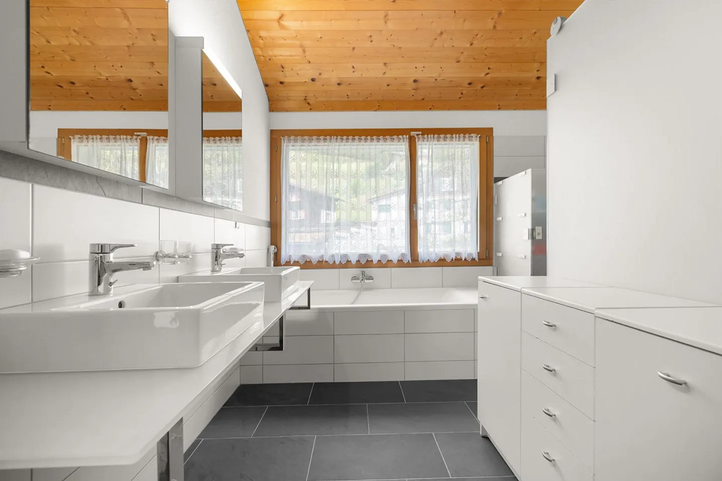 Maison individuelle de 6 pièces avec vue panoramique et jardin à vendre à Mastrils - Photo 4 sur 6