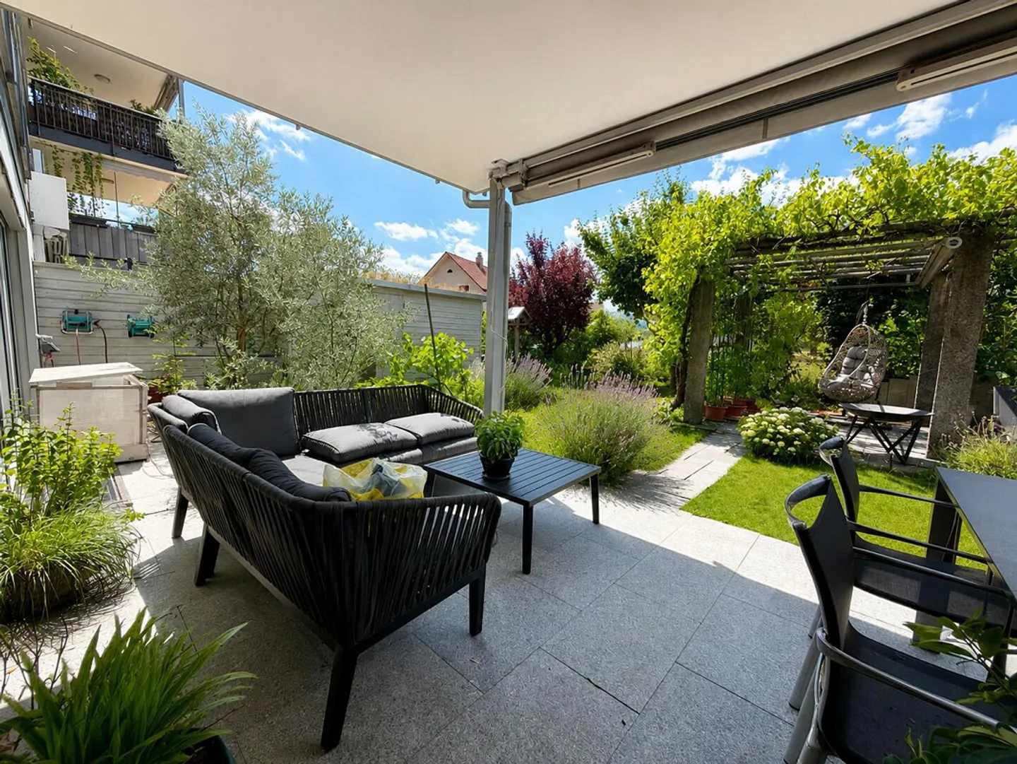 Adatto alle famiglie e di alta qualità con giardino privato - Foto 1 di 7