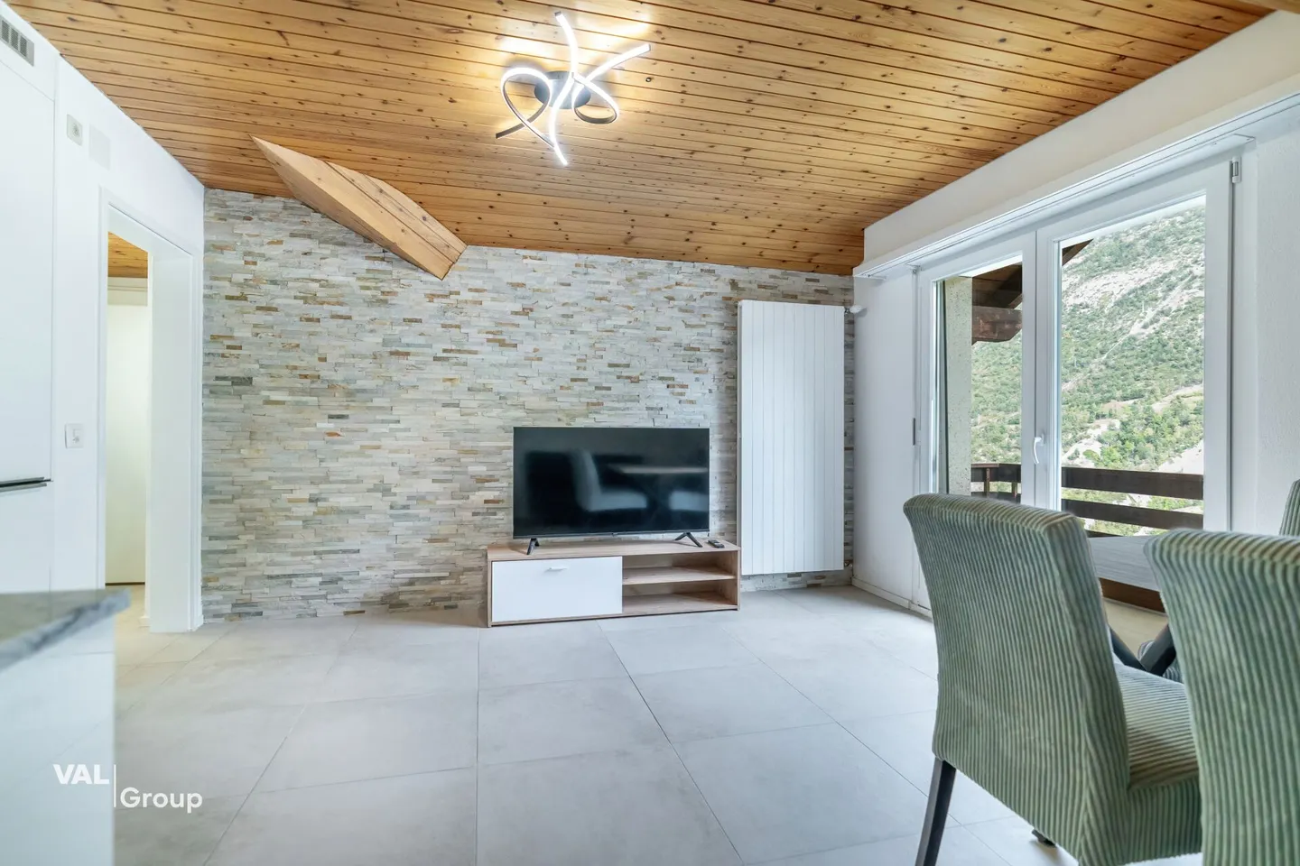 Appartamento arredato di 2,5 locali a Stalden, vista spettacolare - Foto 1 di 9