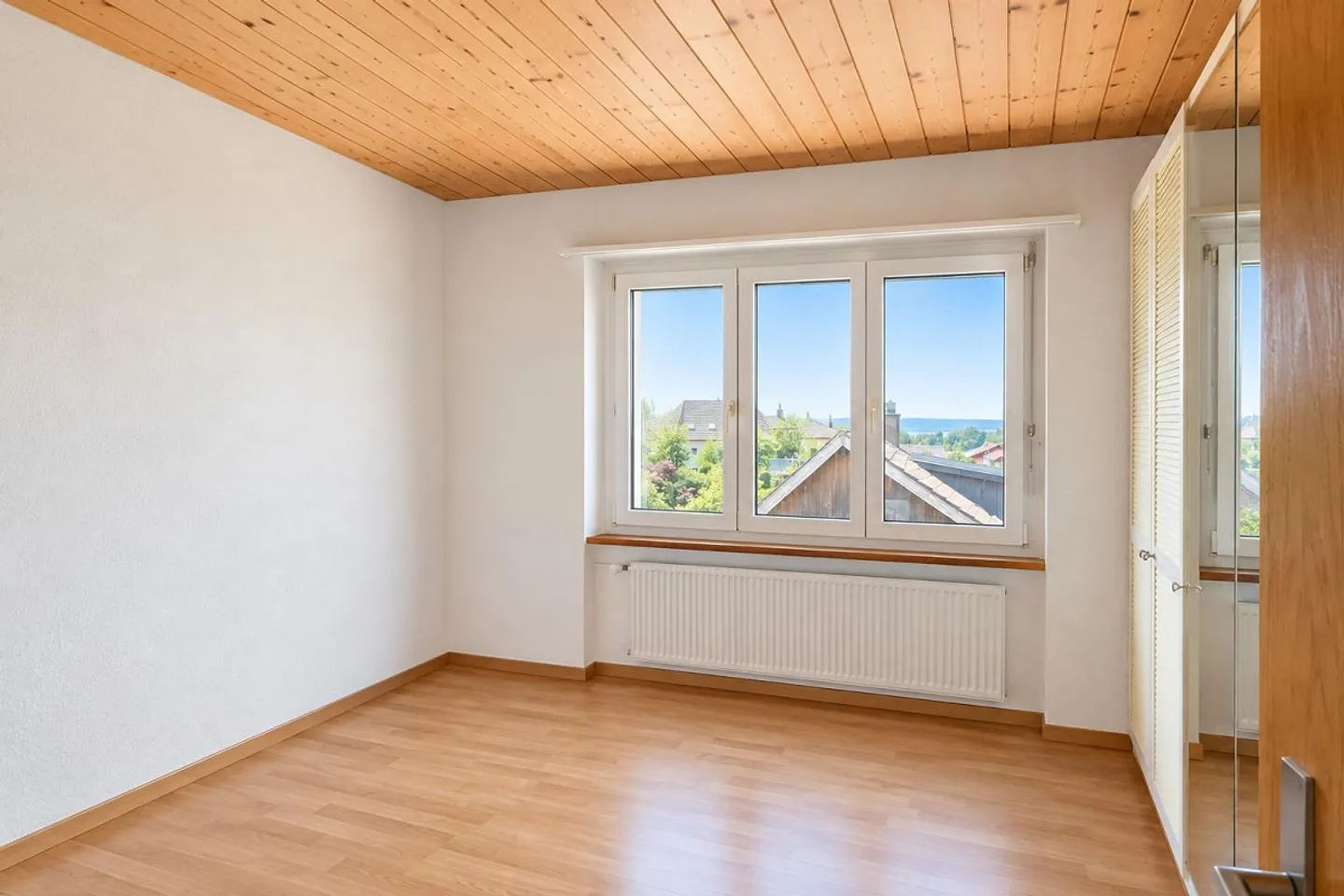 Appartamento con vista spettacolare sul lago di Bienne - Foto 3 di 5