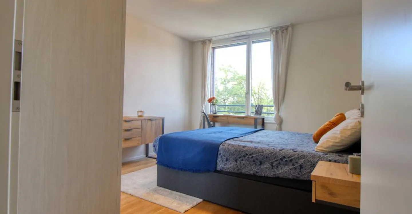 Spacious Coliving Apartment in Crissier with private Bathroom - Photo 2 of 15