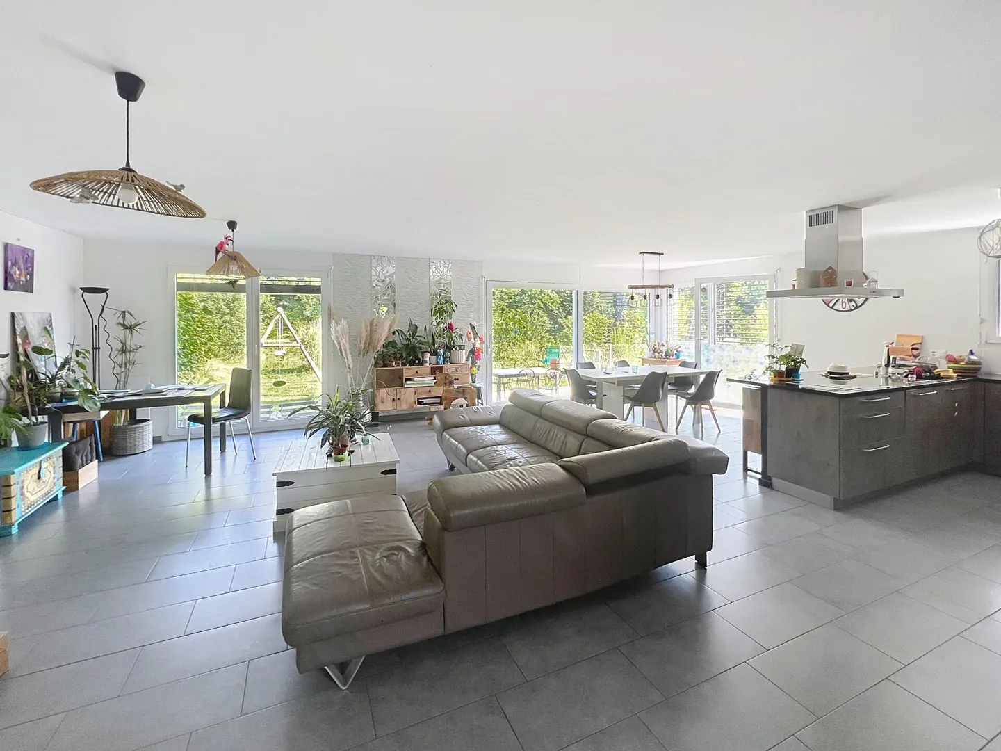 Twin Villa - Photo 3 of 9