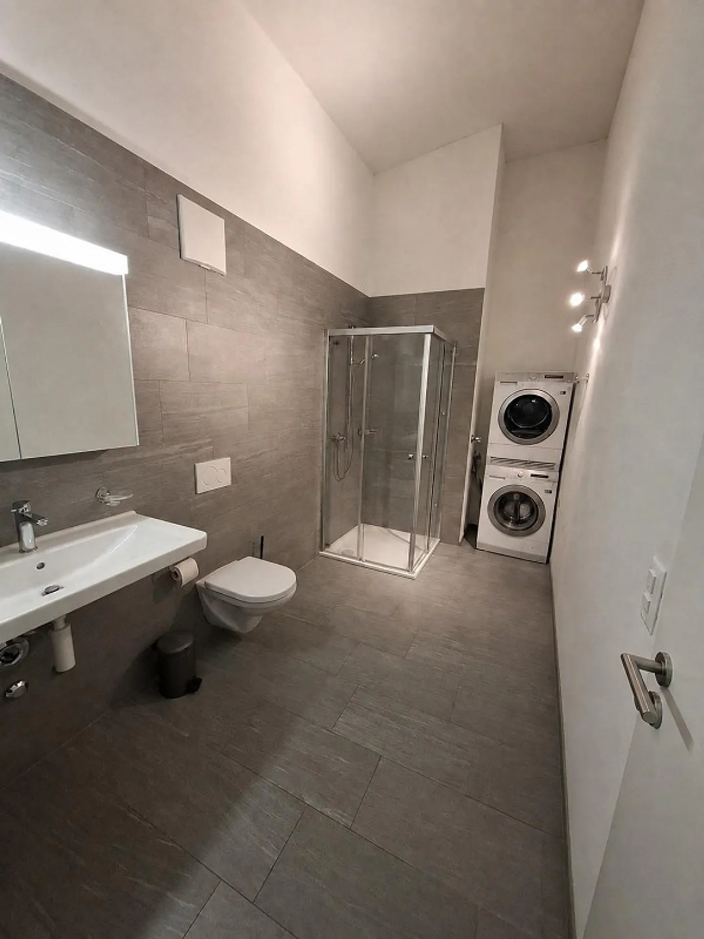Modern Apartment in the Green - Photo 3 of 5
