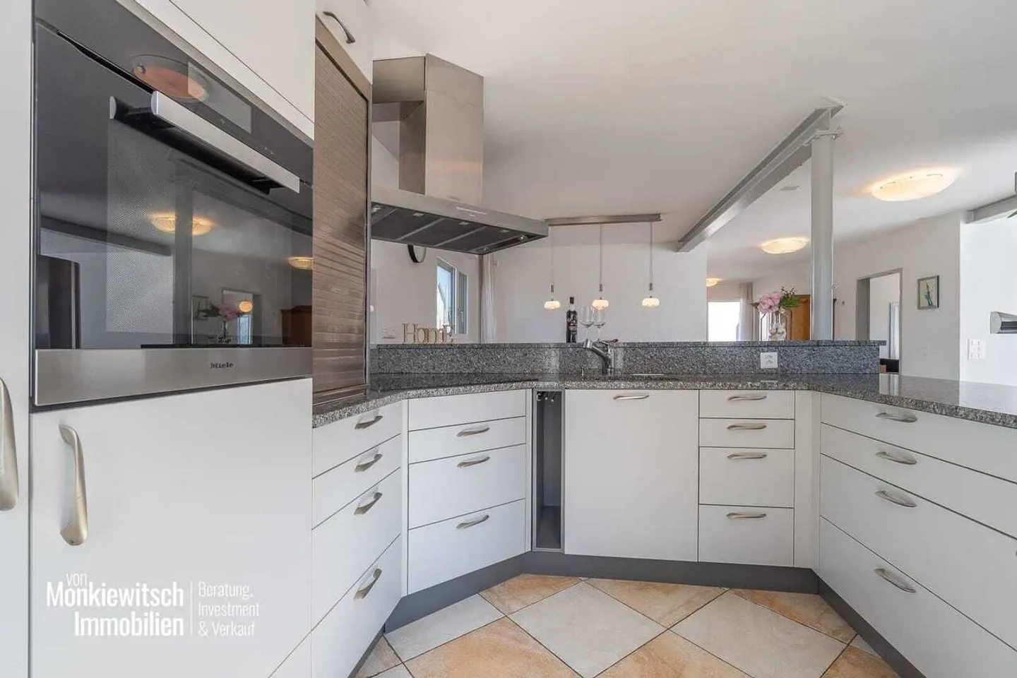 Charmante maison de 6,5 pièces avec appartement à Seuzach - Photo 1 sur 13