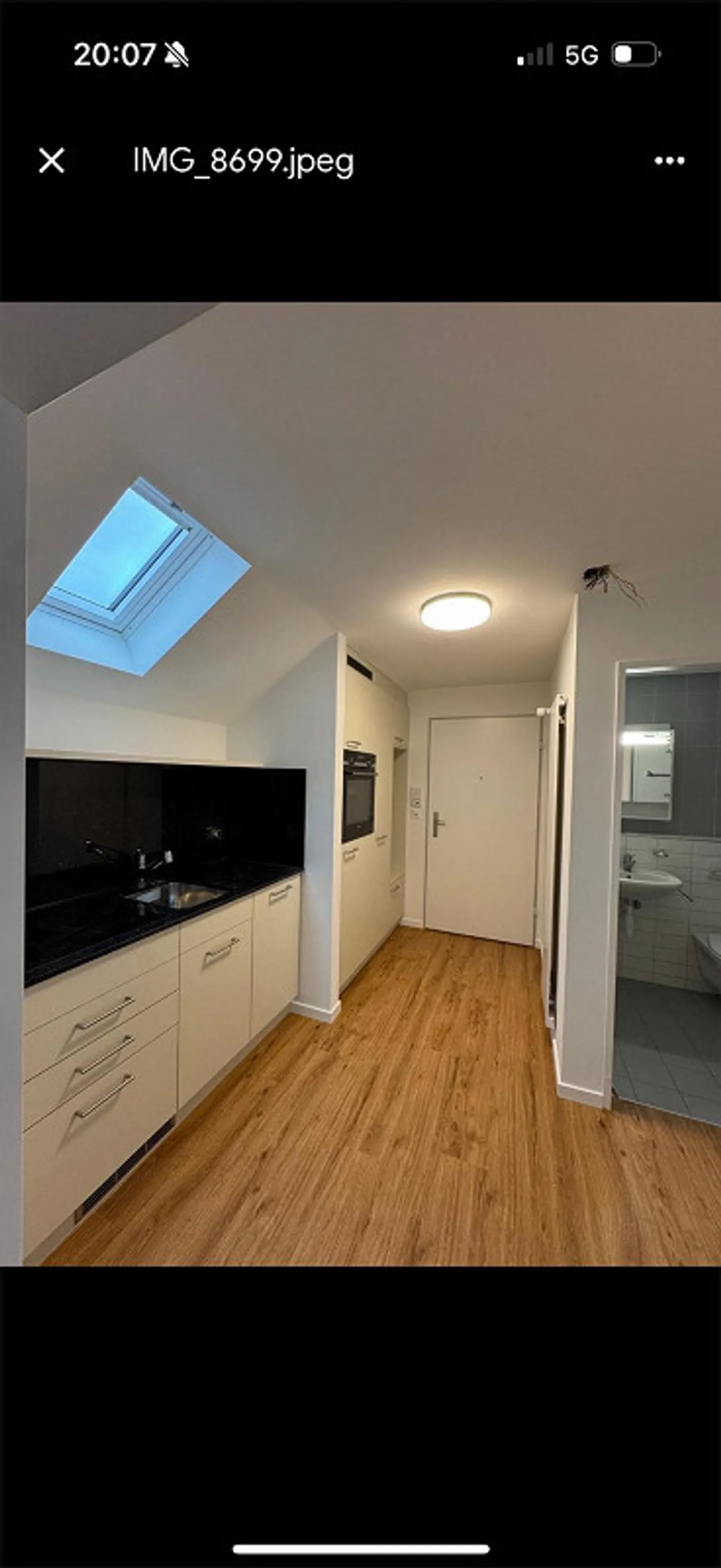 Appartamento singolo con grande balcone - Foto 1 di 10