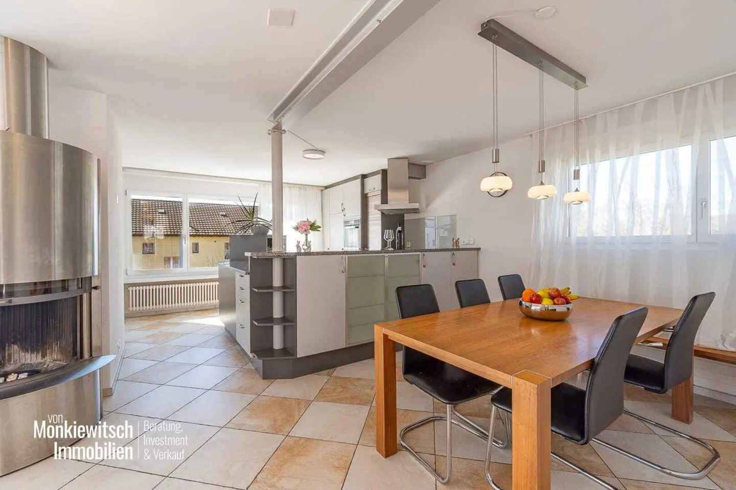 Charmante maison de 6,5 pièces avec appartement à Seuzach - Photo 2 sur 13