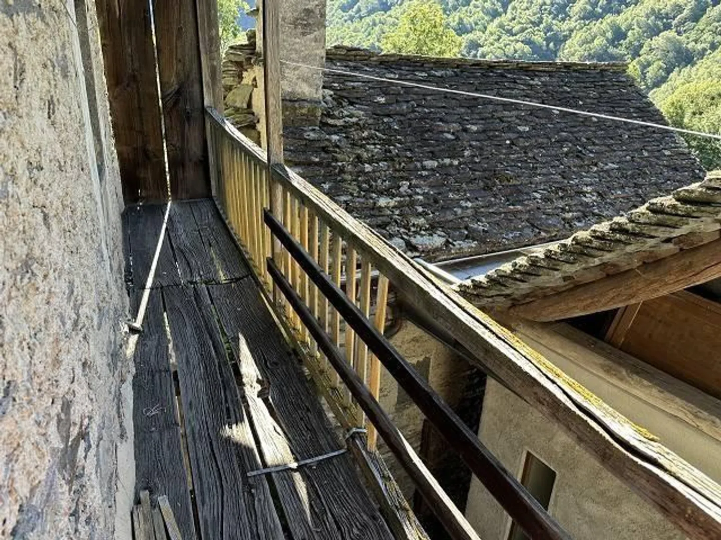 «grosses Anwesen mit viel Wiese und Wald an sehr sonniger, ruhiger Aussichtslage / grande proprietà con prato e bosco» - Foto 15 von 32