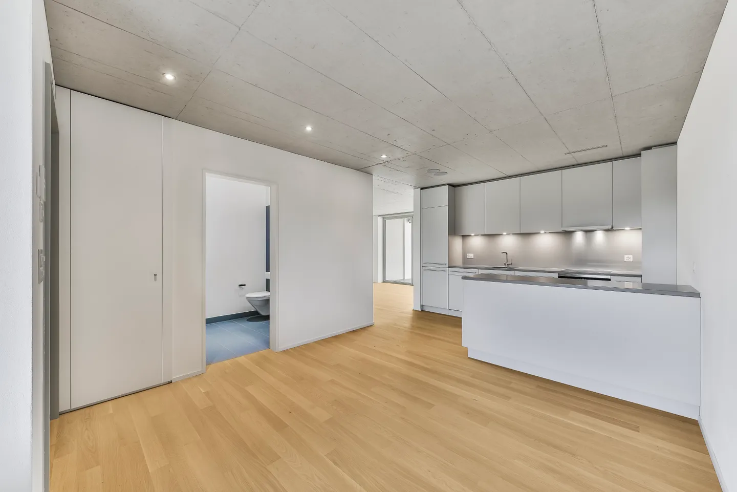 Great apartment in the best location! - Photo 3 of 3
